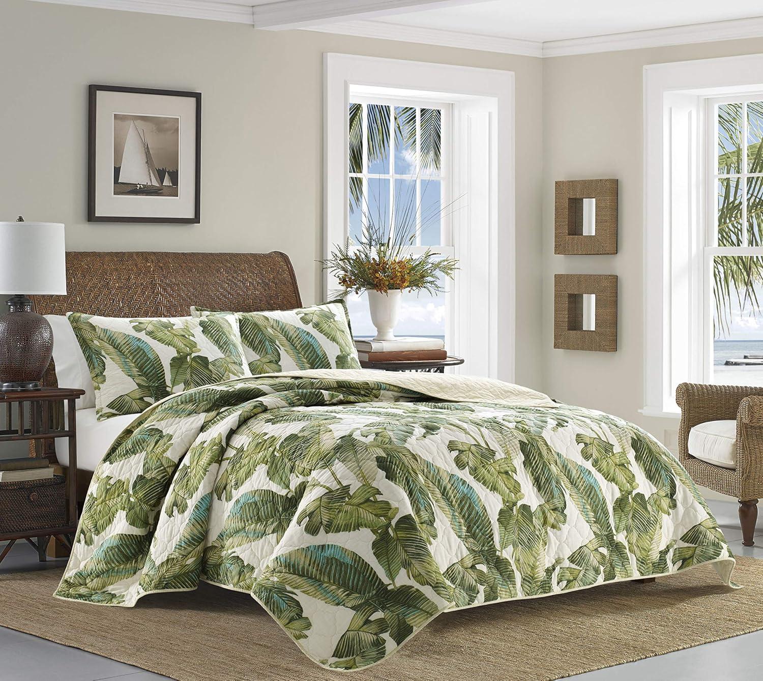 Twin White Cotton Reversible Quilt Set with Green Palm Design