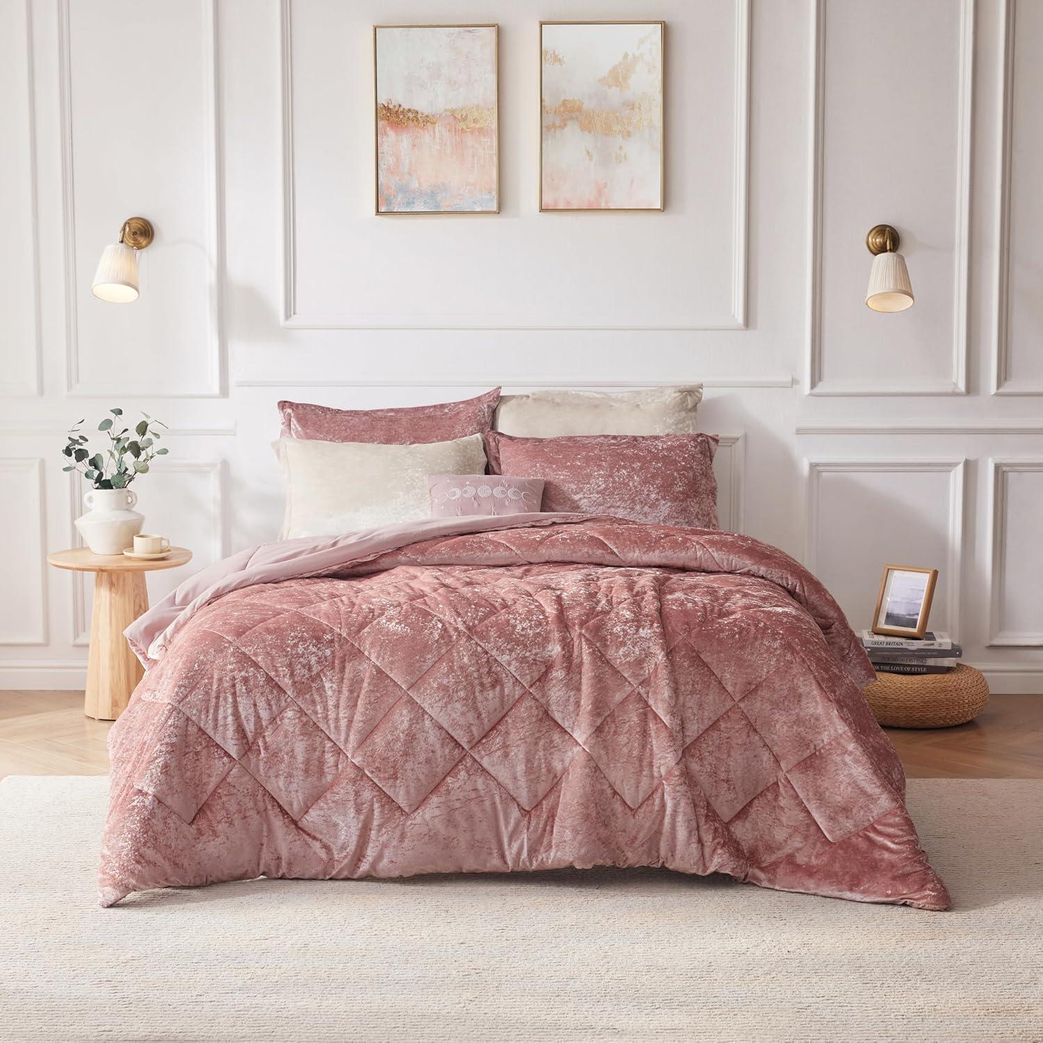 Intelligent Design Felicia Crushed Velvet Comforter Set with Throw Pillow