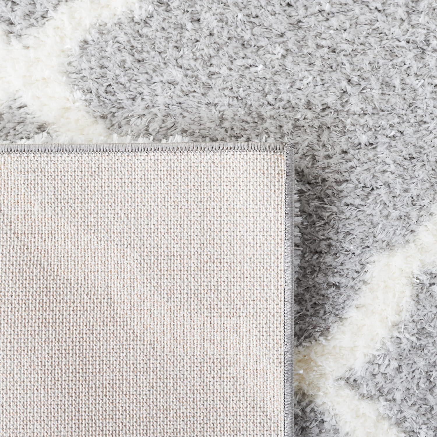 Tahoe Shag THO675 Power Loomed Indoor Area Rug - Light Grey/White - 5'x7' - Safavieh