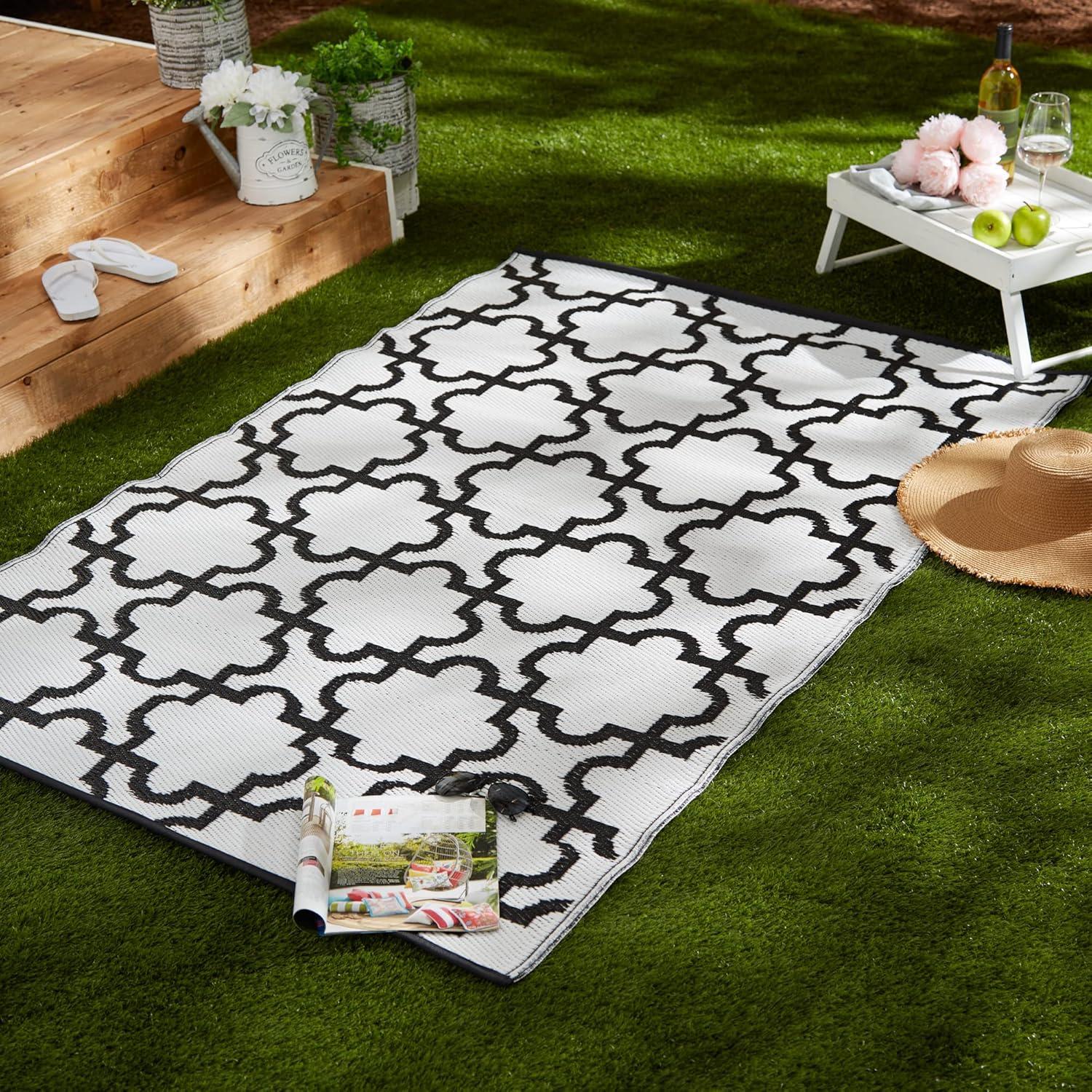 Reversible Diamond Tufted Easy-Care Black Synthetic Rug, 4' x 6'