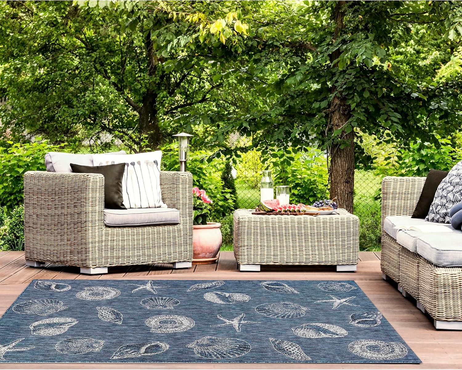 Liora Manne Carmel Shells Indoor/Outdoor Rug Navy 1'11" x 7'6"
