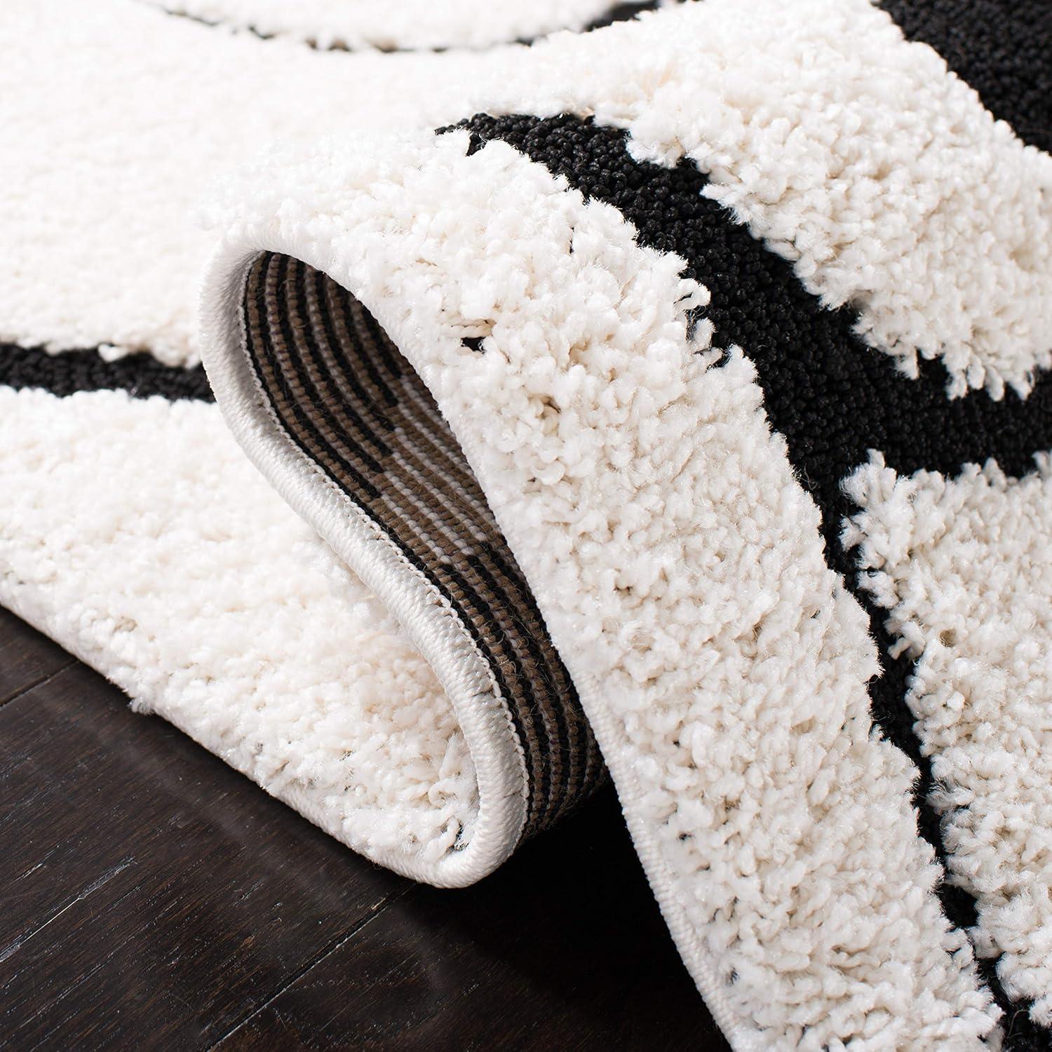 Florida Shag SG455 Power Loomed Indoor Area Rug - Ivory/Black - 6'7" round - Safavieh.