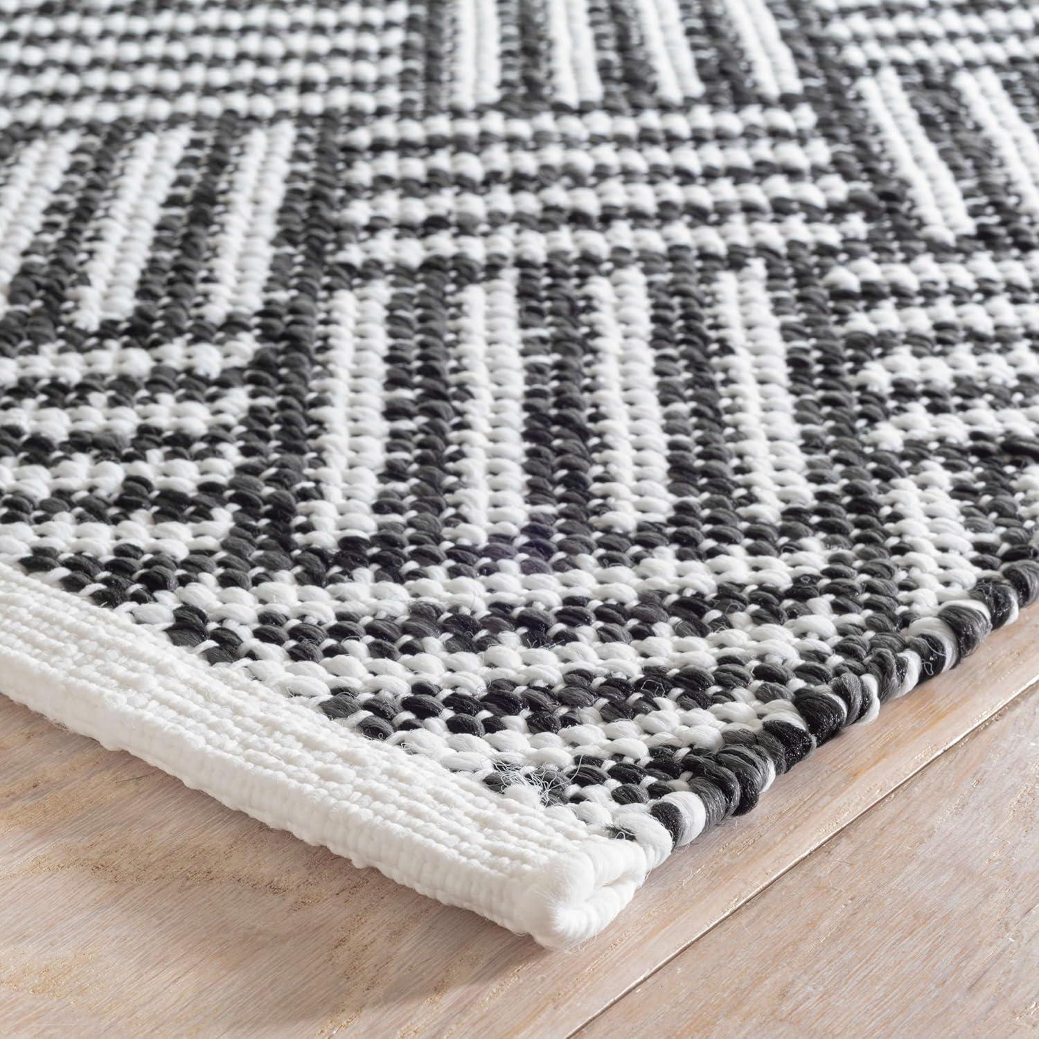 Crisscross Black Handwoven Indoor/Outdoor Rug