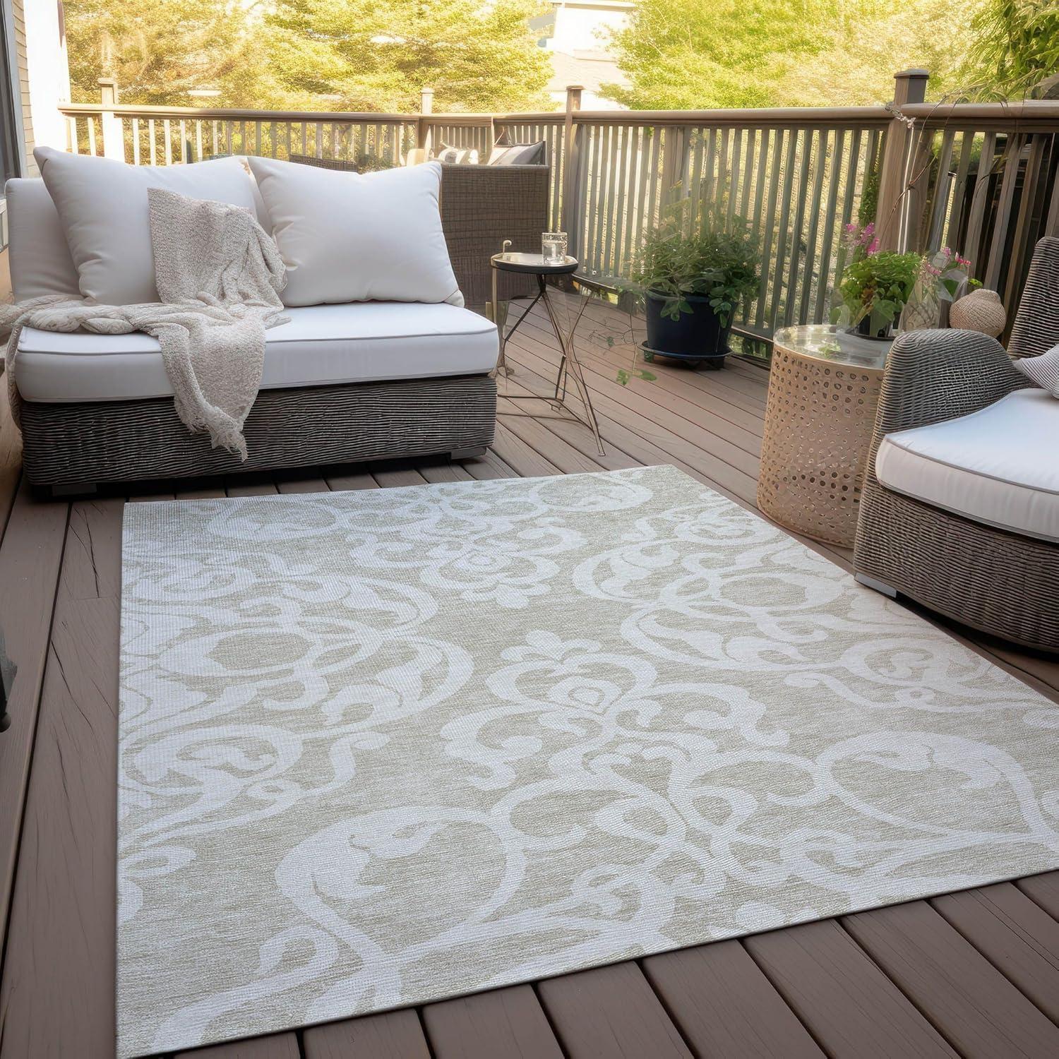 Chayden Washable Damask Indoor / Outdoor Rug
