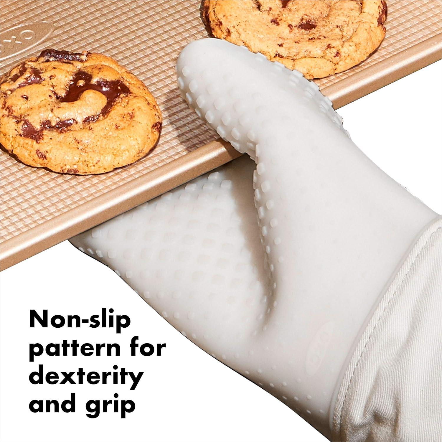 OXO ® Oat Silicone Oven Mitt