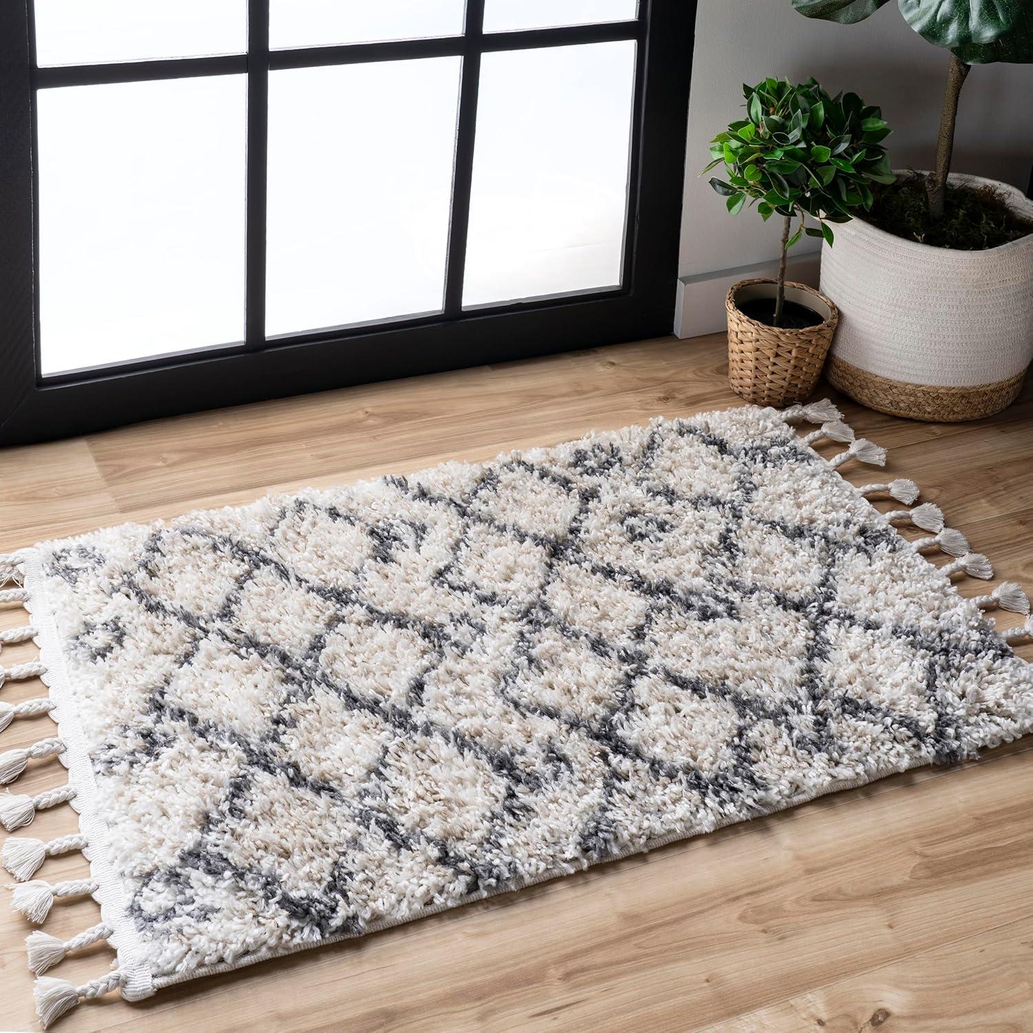 Nuloom Kristi Moroccan 3x5 Accent Shag Indoor Area Rug for Living Room Bedroom Dining Room Nursery Entryway, Grey/Ivory