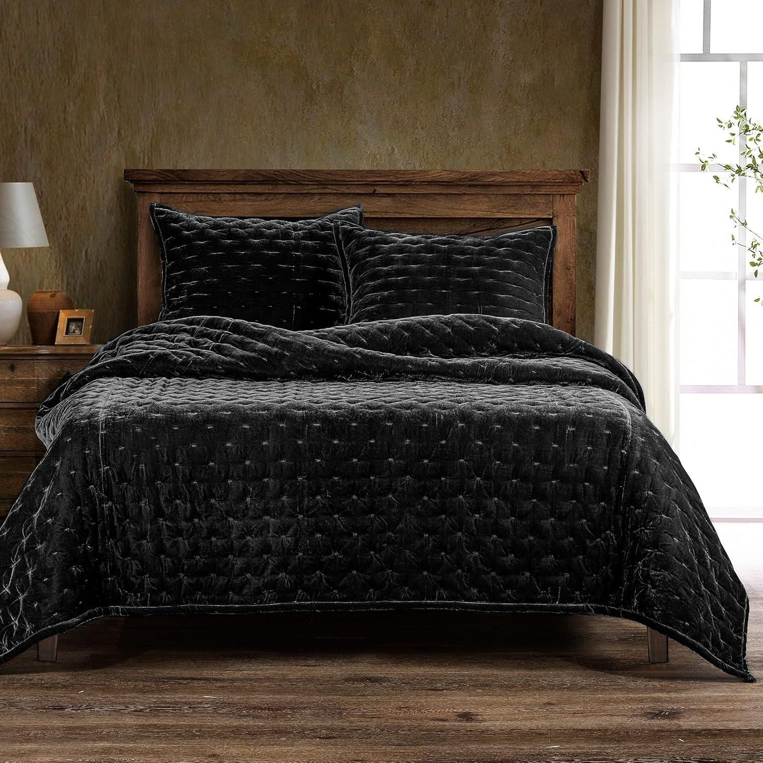 Luxurious Twin Black Faux Silk Velvet Quilt Set