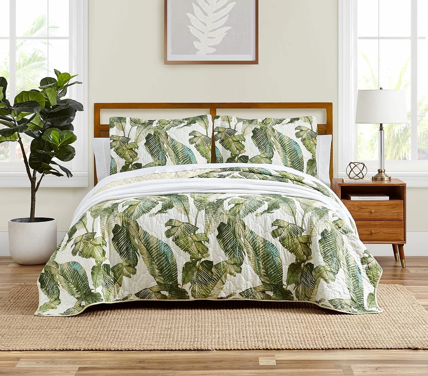 Twin White Cotton Reversible Quilt Set with Green Palm Design