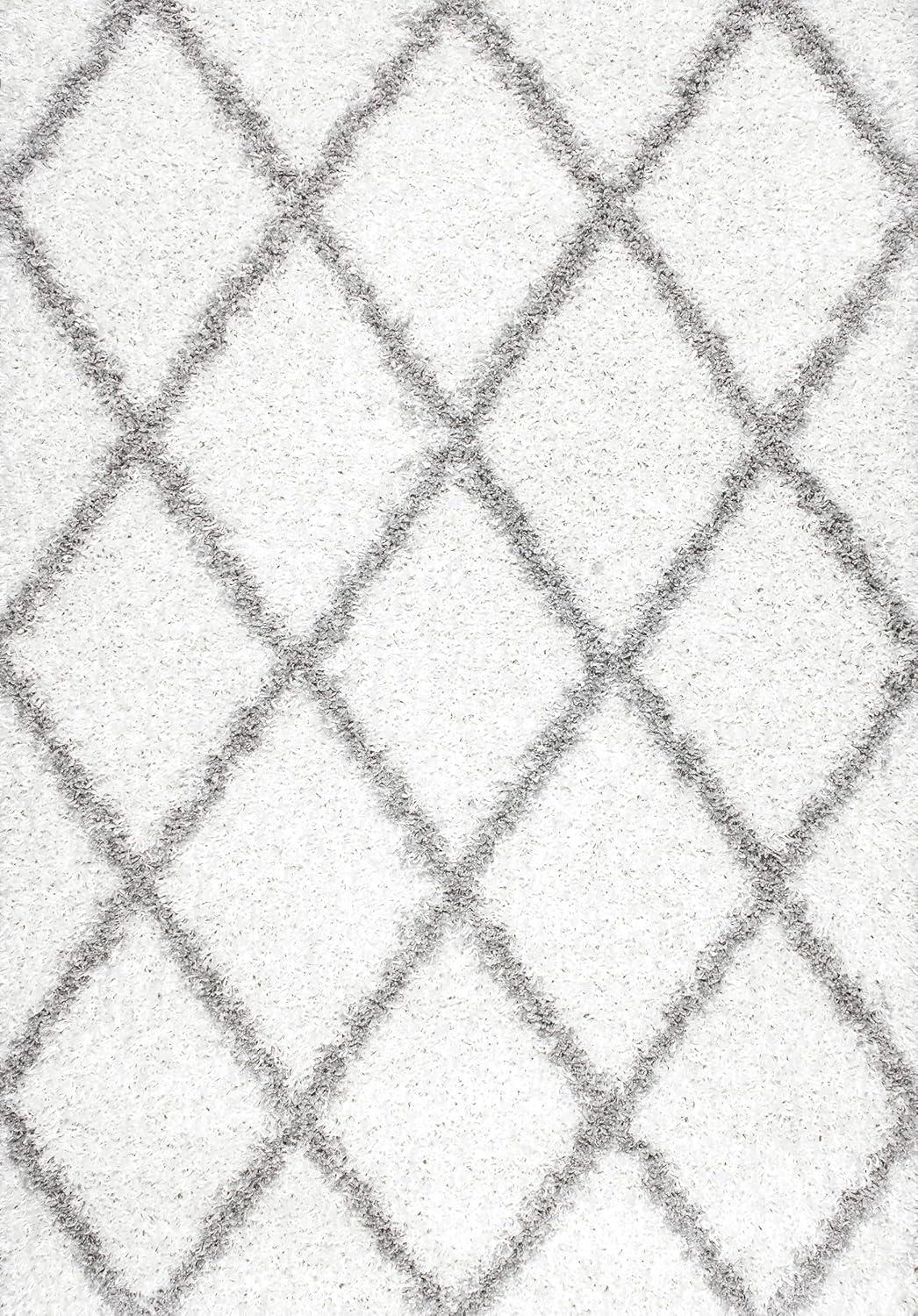 nuLOOM Tess Moroccan Shag Area Rug, 5' 3" x 7' 6", White
