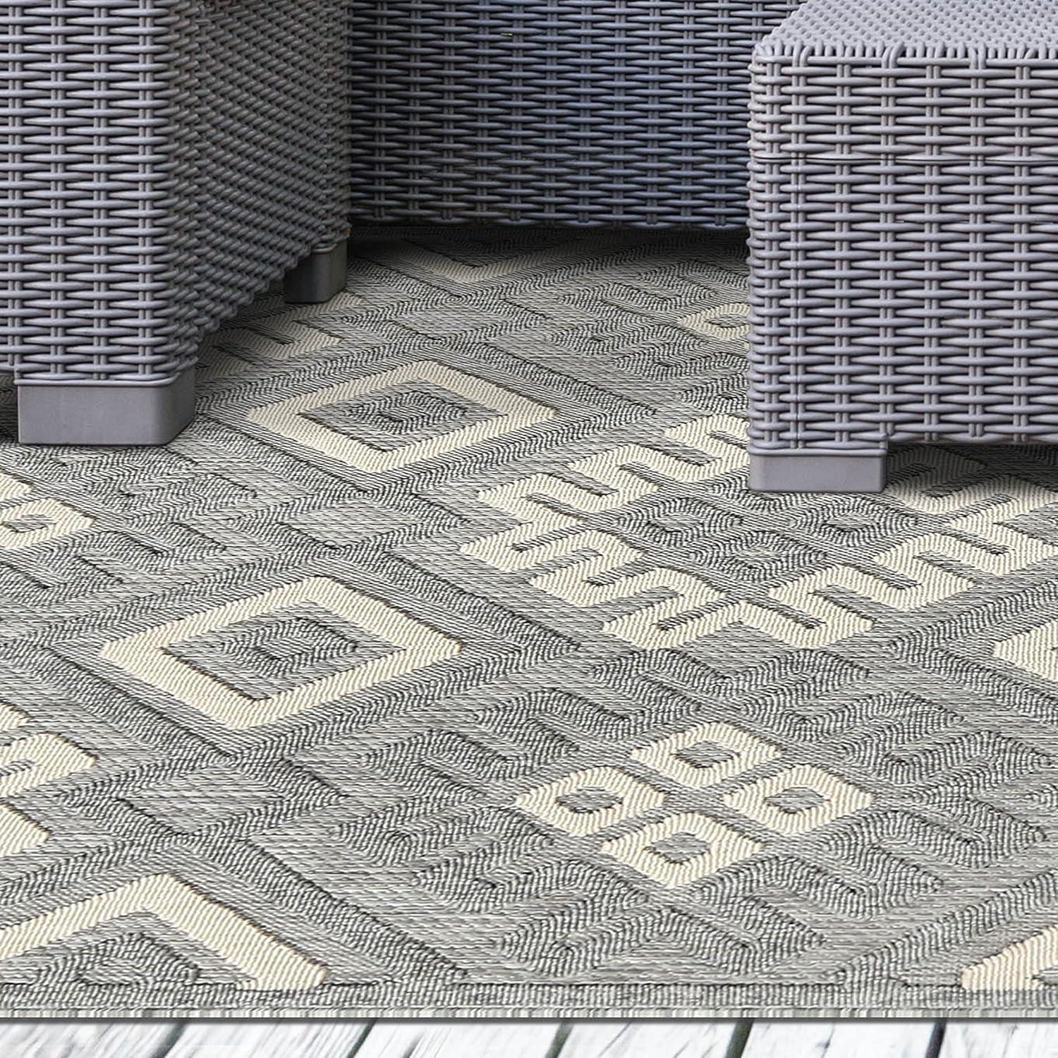 Modern Diamonds Geometric Indoor/Outdoor Area Rug, Gray, 5' 2" x 7' 2"