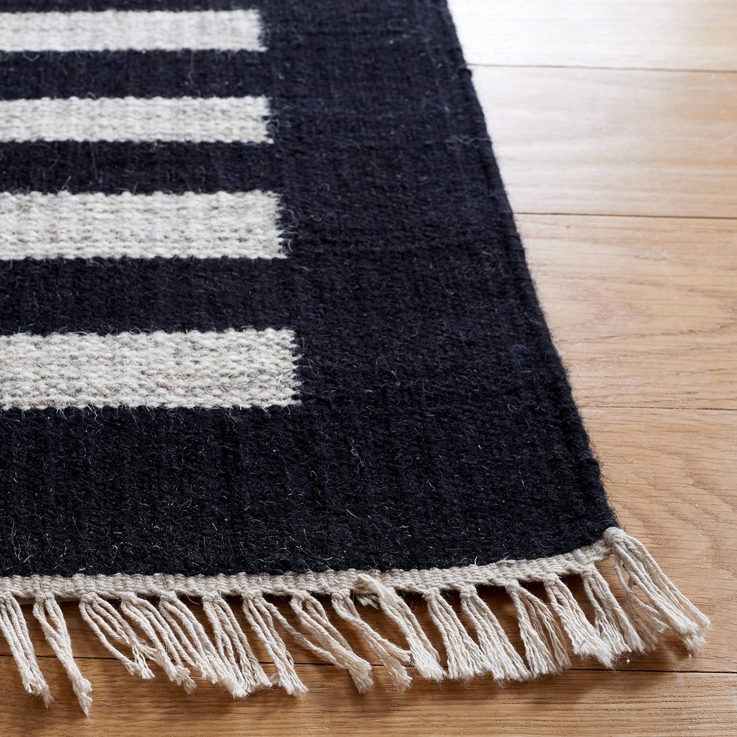 Safavieh STK806B Striped Kilim Beige / Black