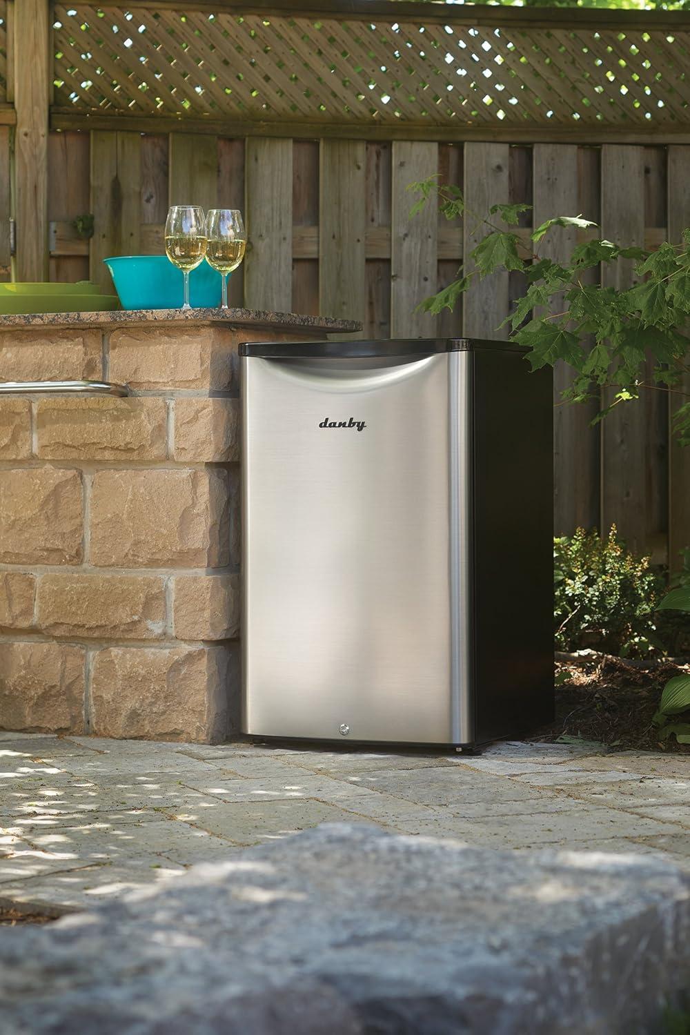 Danby Classic Retro 4.4 Cubic Feet Freestanding Mini Fridge