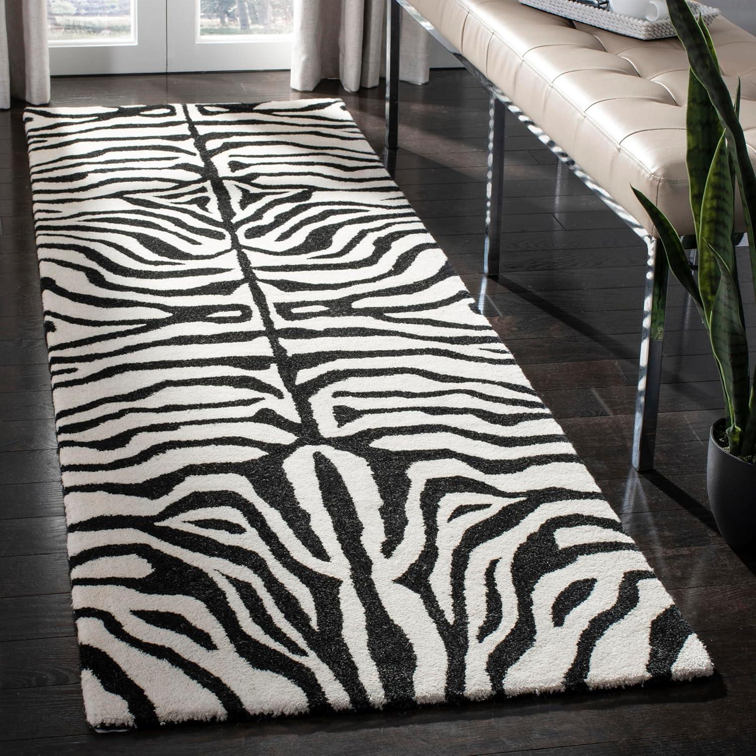 Handmade Black and White Tufted Wool Area Rug, 6' x 9'