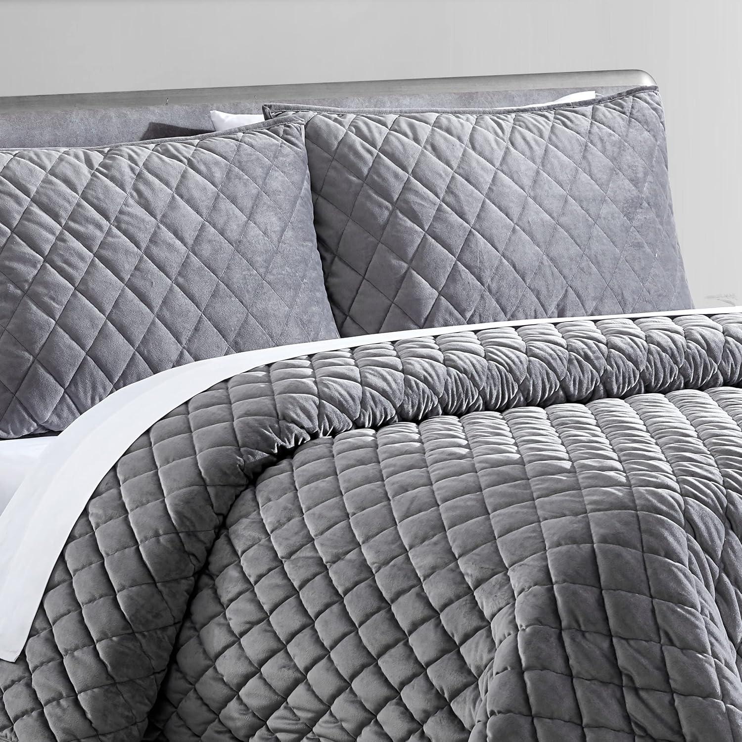 Vera Wang Vera Wang Diamond Velvet Quilt Set