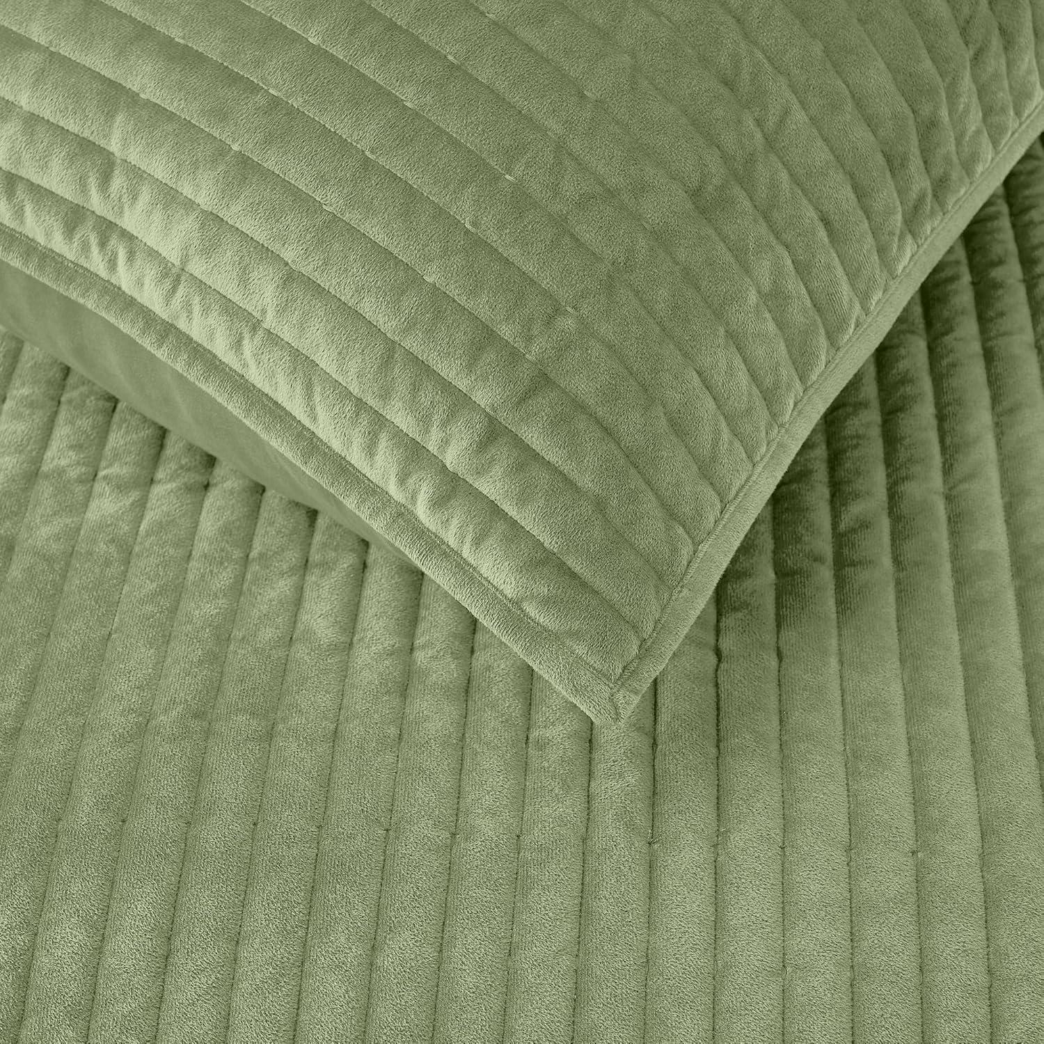 Sage Green Velvet Full Quilt Set with Pillow Shams