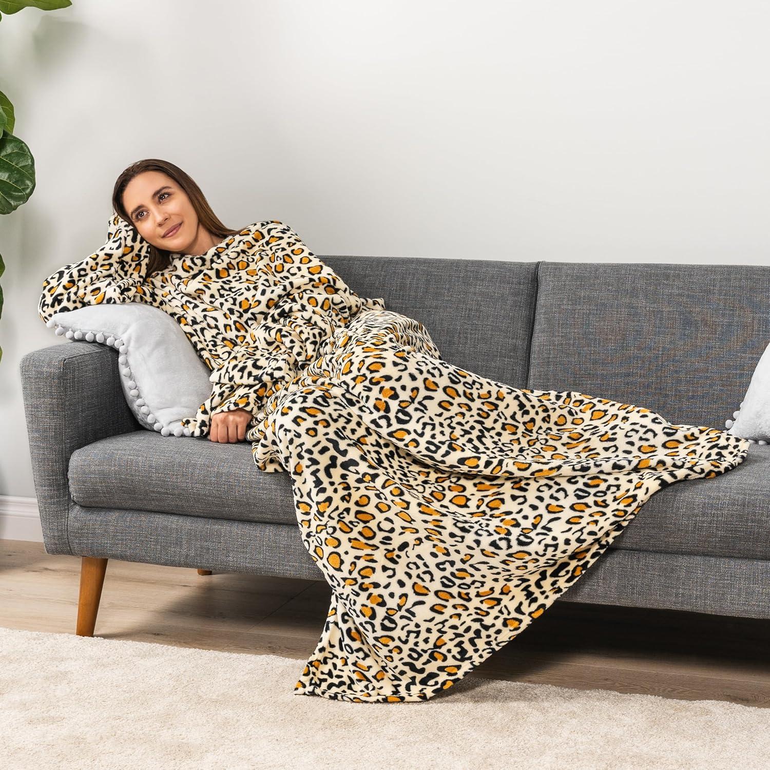 PAVILIA Fleece Wearable Blanket with Sleeves, Warm Cozy Soft Functional Lightweight Sleeved Throw Adults Men Women, Cheetah/Regular Pocket