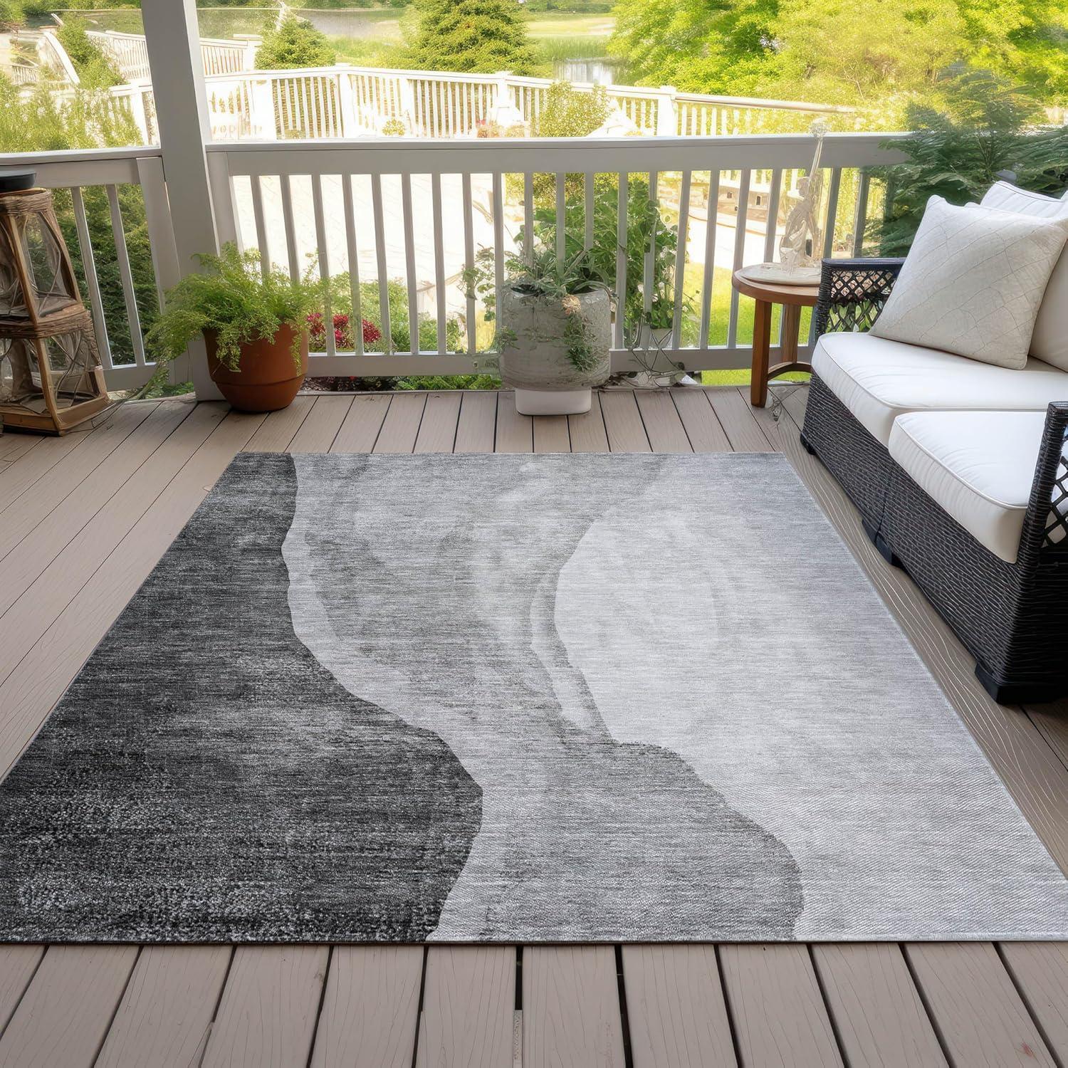 Gray Abstract Synthetic Indoor/Outdoor Washable Area Rug 8' x 10'