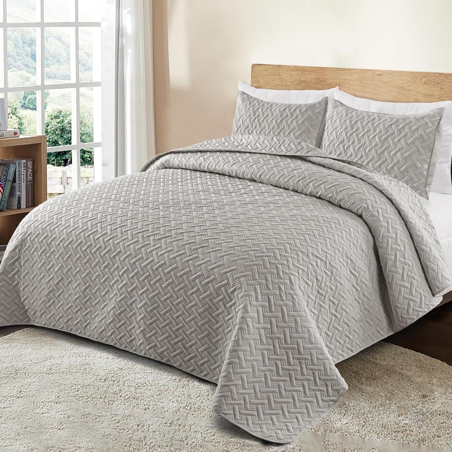 Exclusivo Mezcla Queen Quilt Bedding Set, Lightweight Soft Light Grey Queen Bedspreads Coverlets with Geometric Stitched Pattern