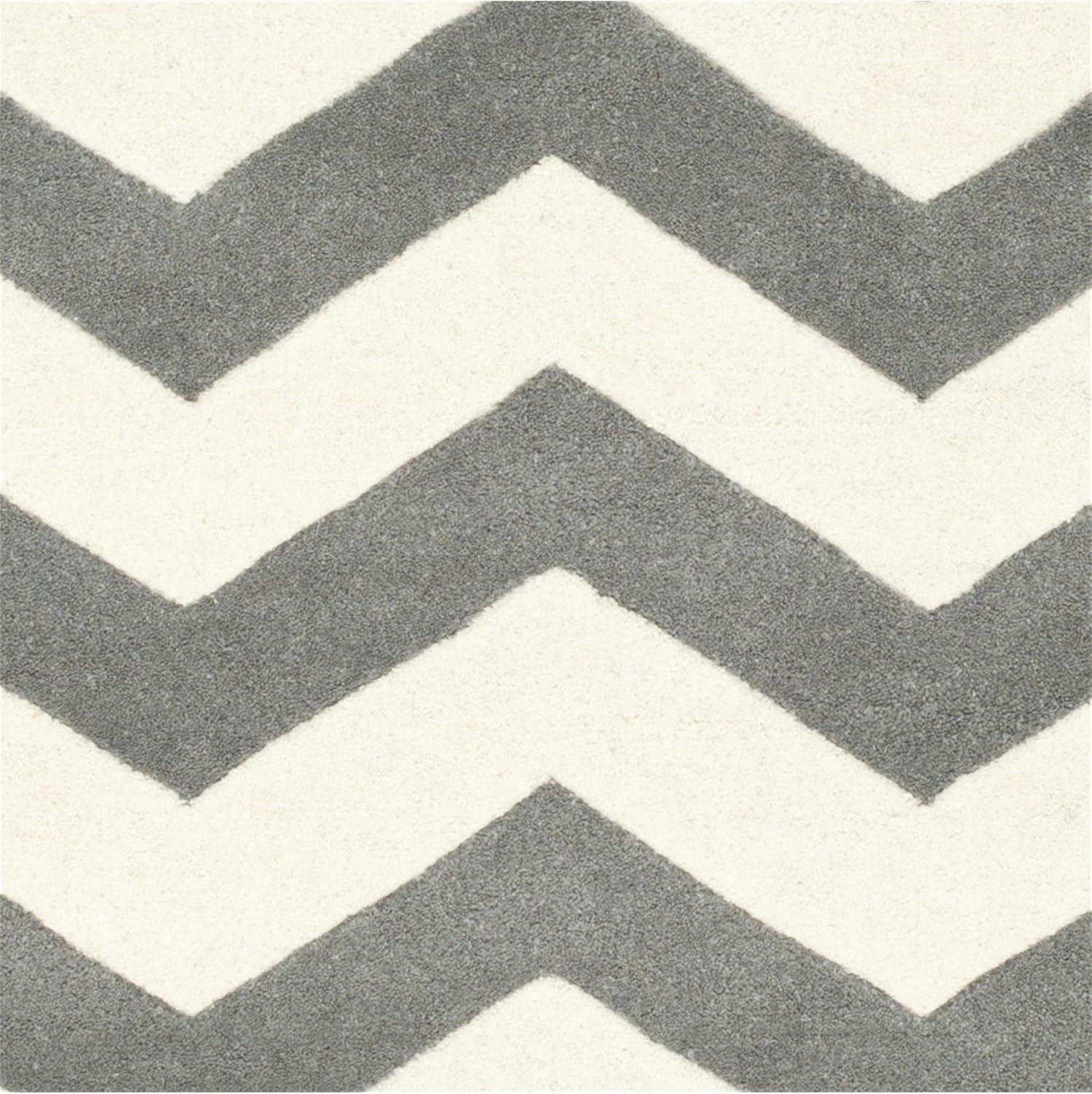 Handmade Gray Chevron Wool 6' x 9' Area Rug