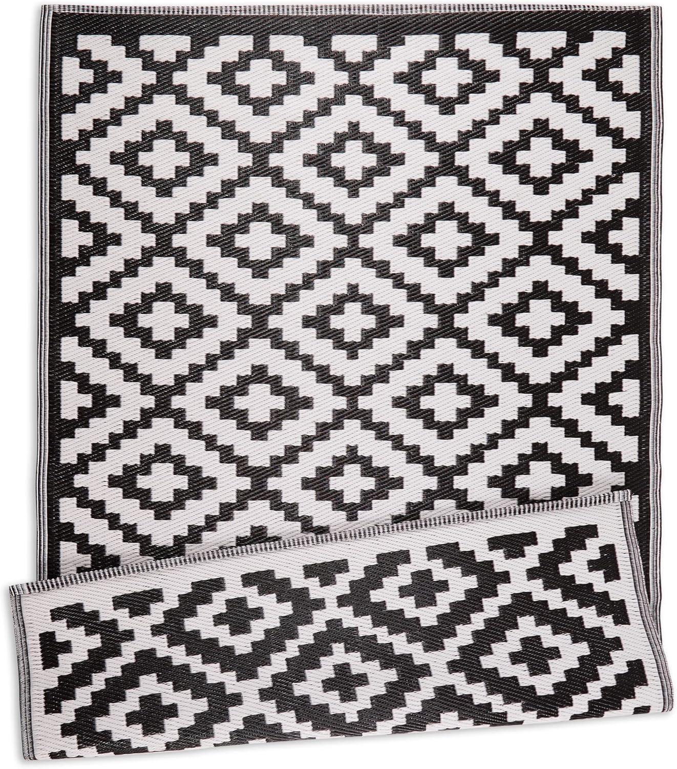 Reversible Black & White Synthetic Outdoor Rug, 4' x 6'