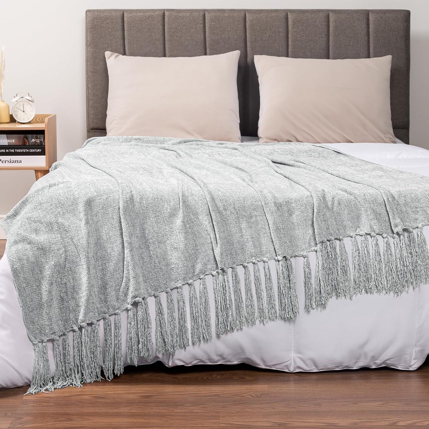 Pavilia Throw Blanket