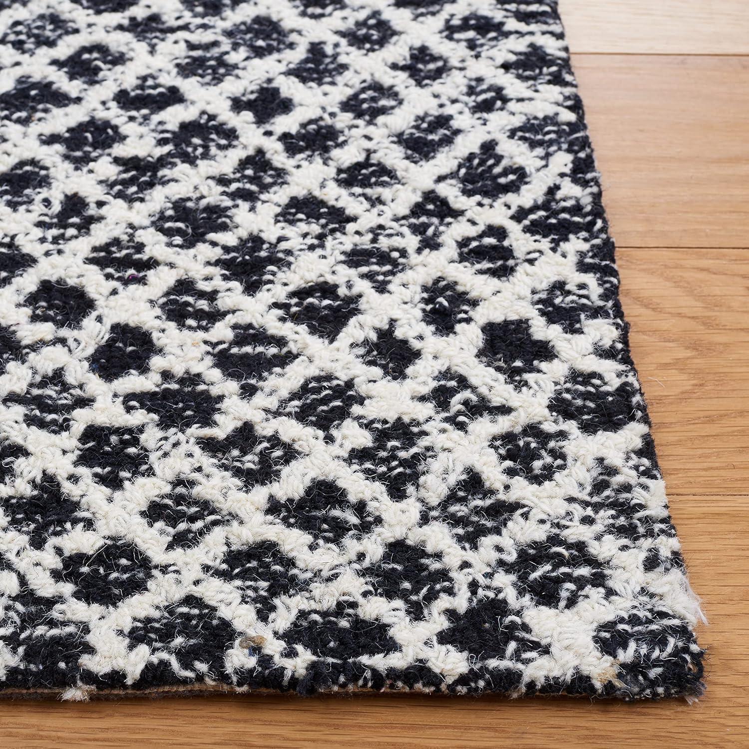 Micro-Loop MLP353 Hand Tufted Indoor Area Rug - Black/Ivory - 5'x5' - Safavieh
