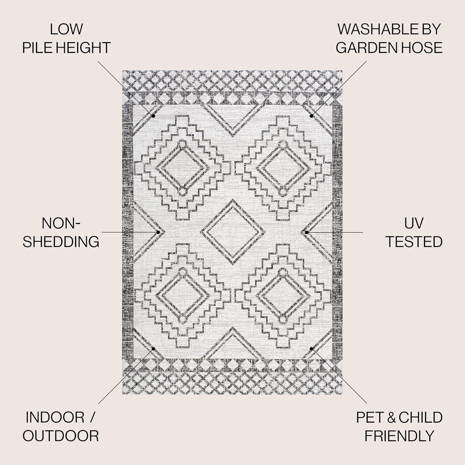 3'x5' Marokko Diamond  Medallion Indoor/Outdoor Area Rug, Ivory/Black - JONATHAN Y