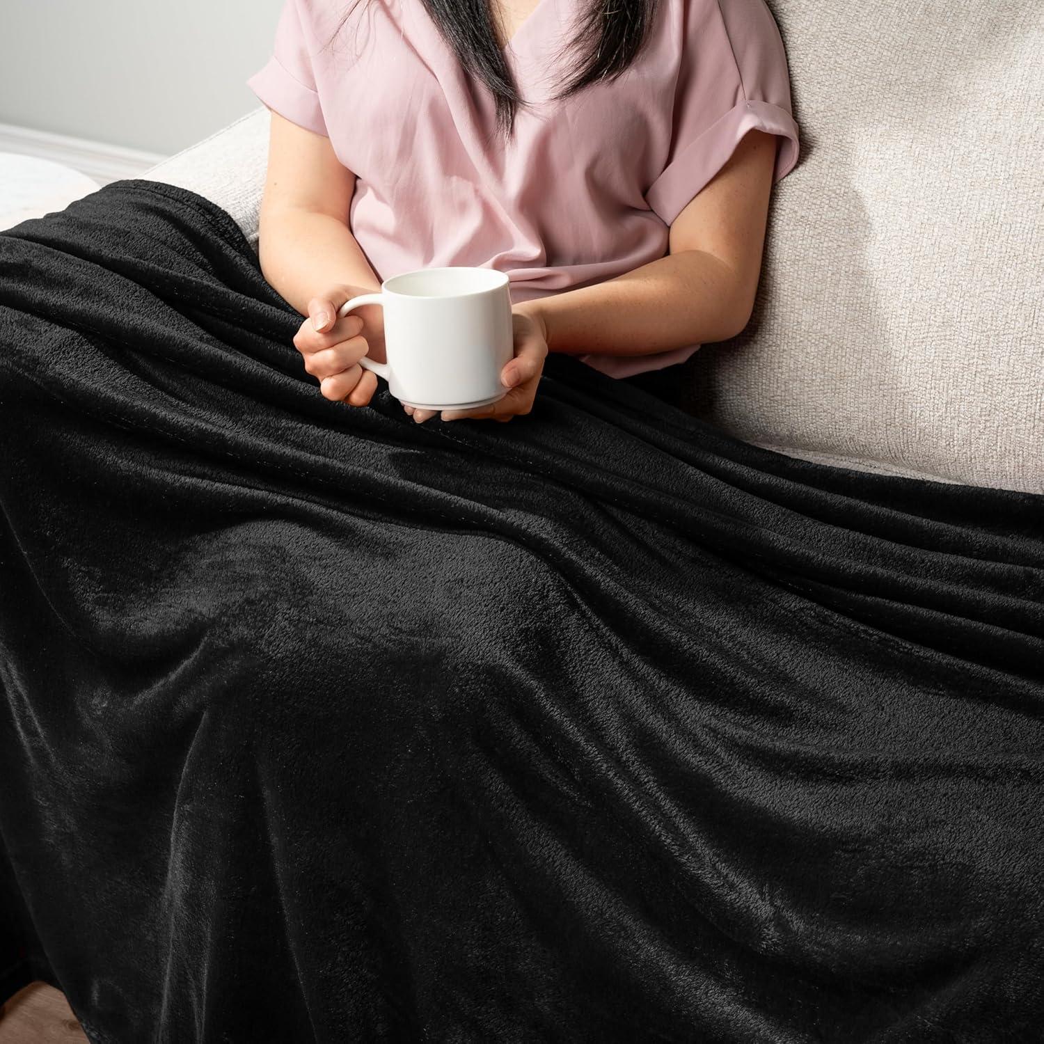 Pavilia Hand Woven Throw Blanket
