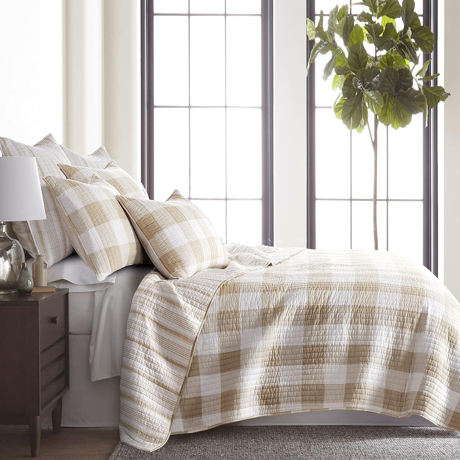 YOSITiuu - Camden Quilt Set -King Quilt + Two King Pillow Shams - Buffalo Check in Taupe and Cream - Quilt Size (106 x 92 in.) and Pillow Sham Size (36 x 20 in.) - Reversible Pattern - Cotton