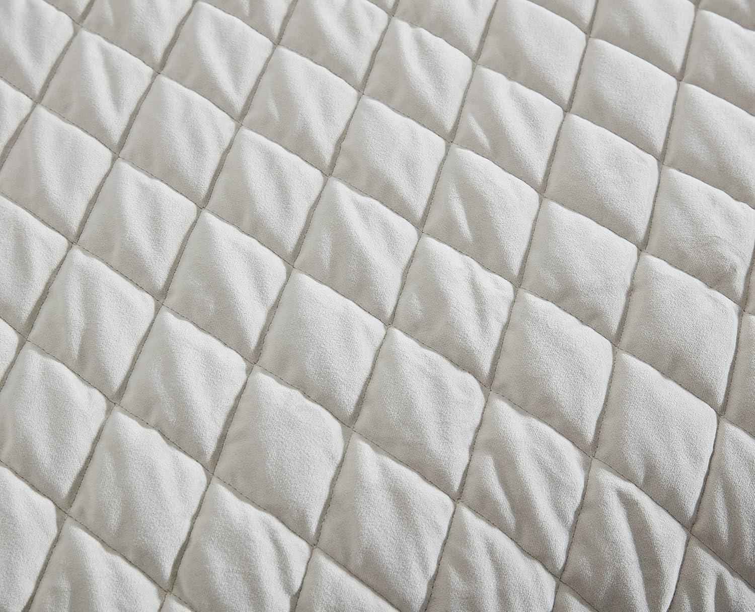 Vera Wang Vera Wang Diamond Velvet Quilt Set