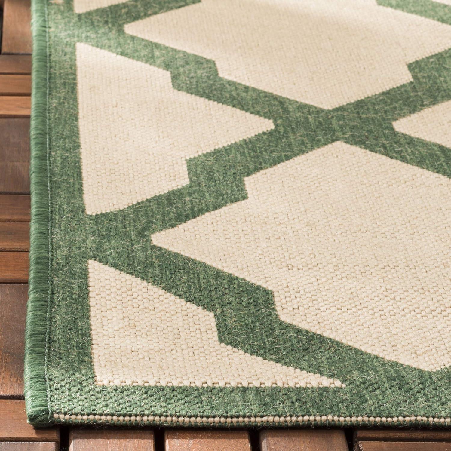 SAFAVIEH Beach House Loraine Trellis Indoor/Outdoor Area Rug Cream/Green, 5'3" x 7'6"
