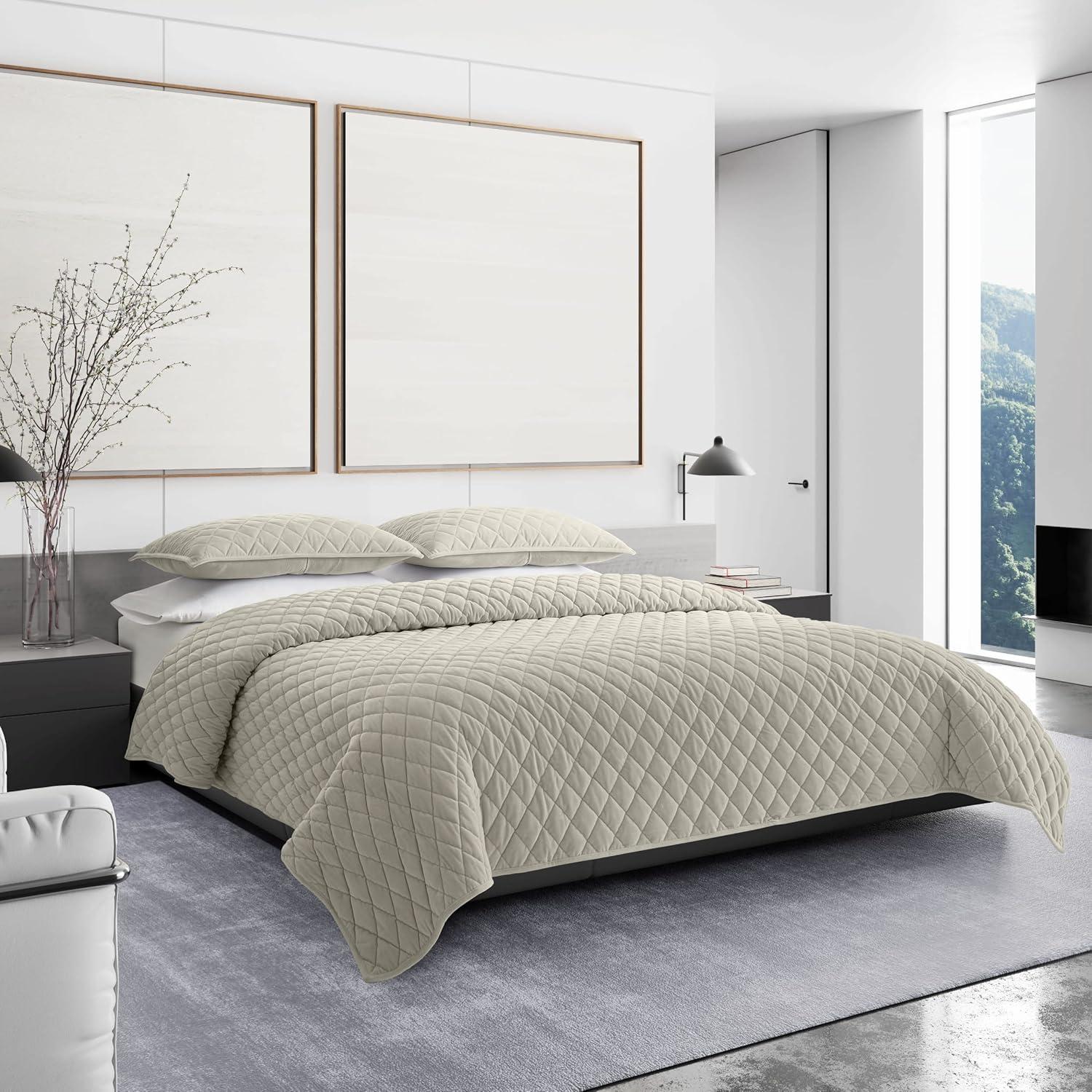 Vera Wang Vera Wang Diamond Velvet Quilt Set