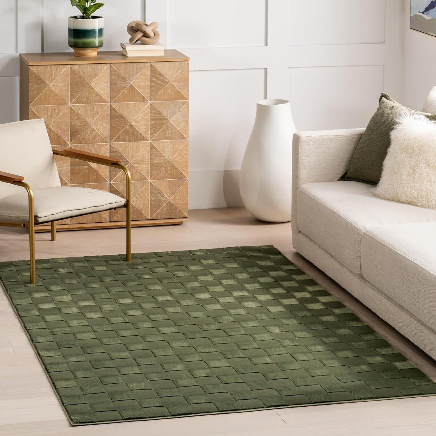 Green Checkered Machine Washable Polyester Accent Rug