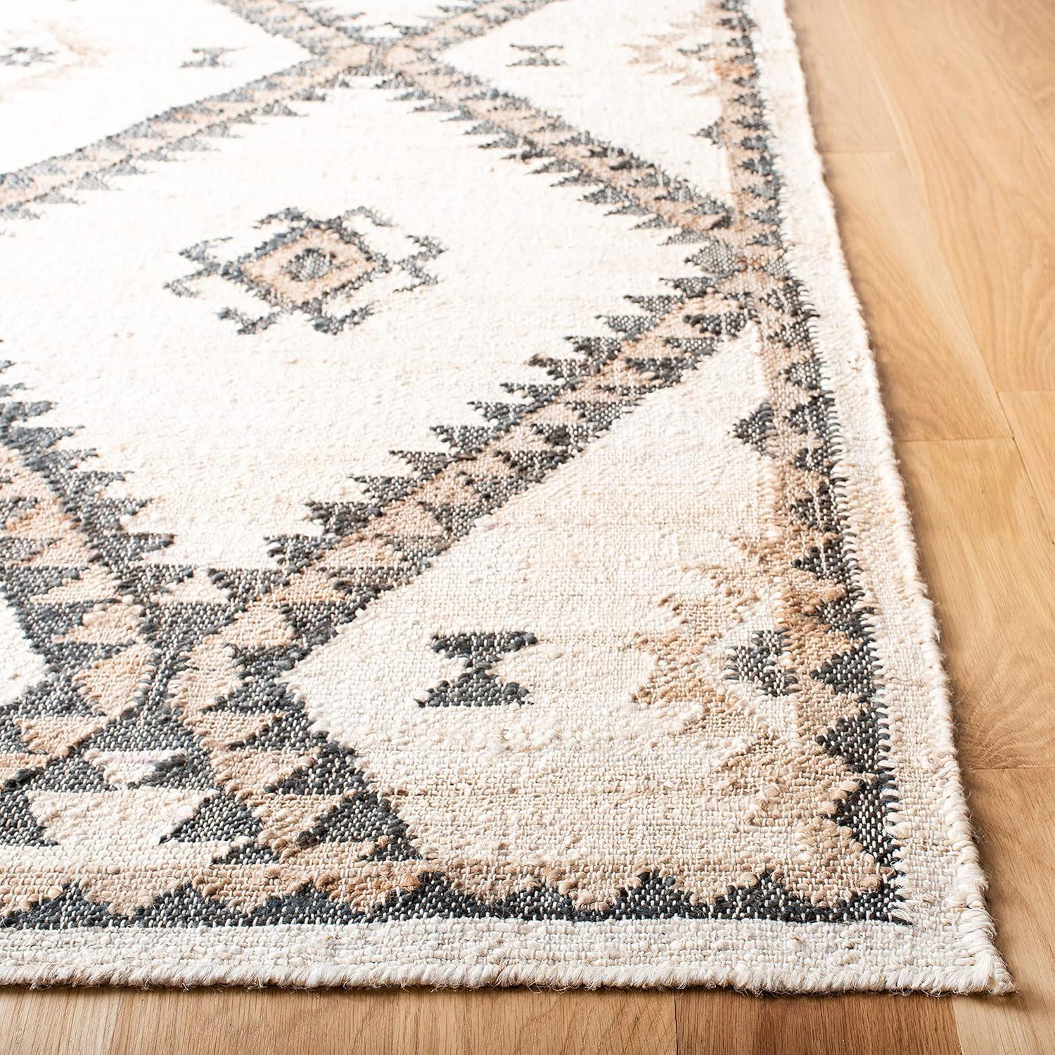 Kilim KLM761 Hand Woven Area Rug - Ivory/Black - 4'x6' - Safavieh.