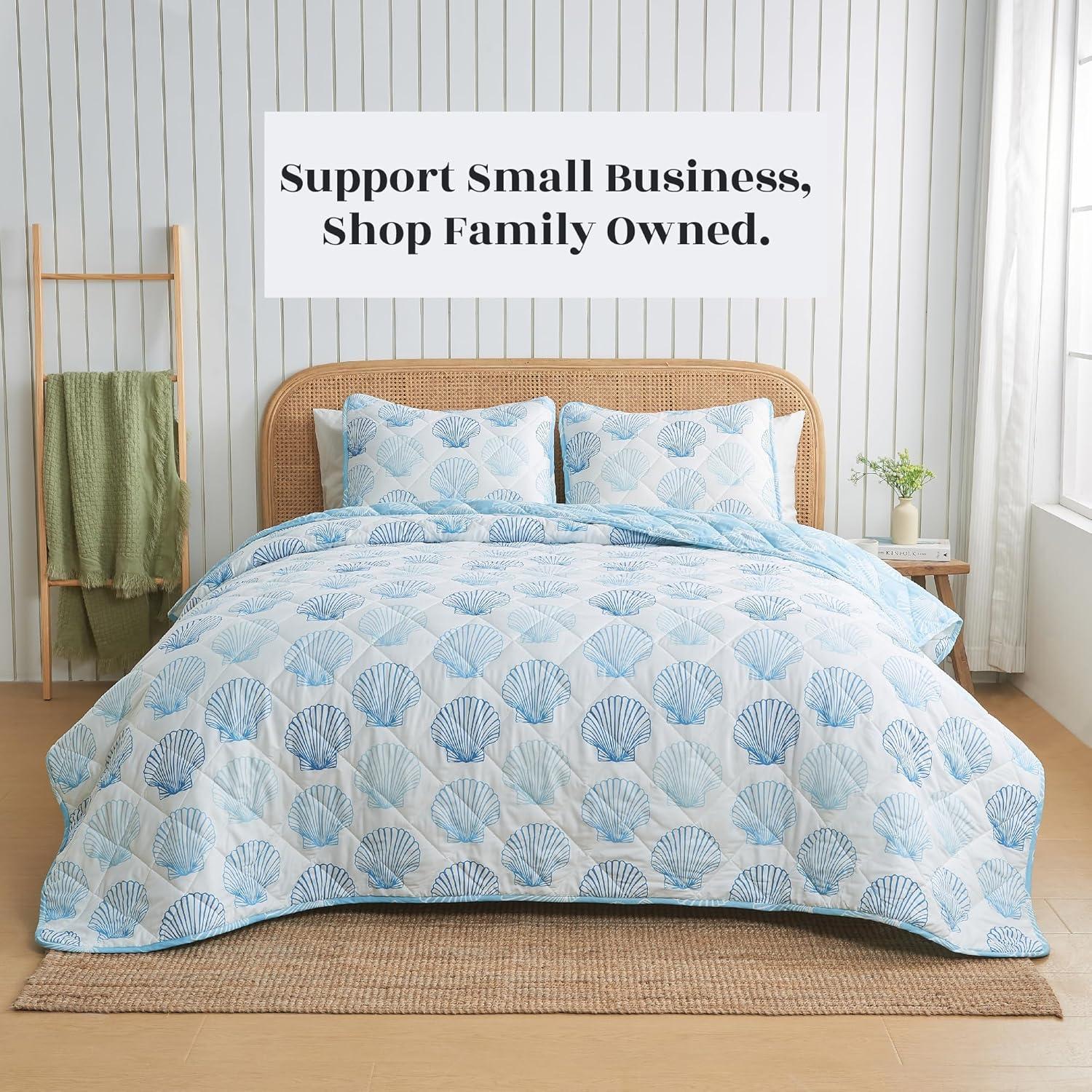 Great Bay Home Coastal Beach Reversible Reversible Quilt Set With Shams  (Twin, Multi)