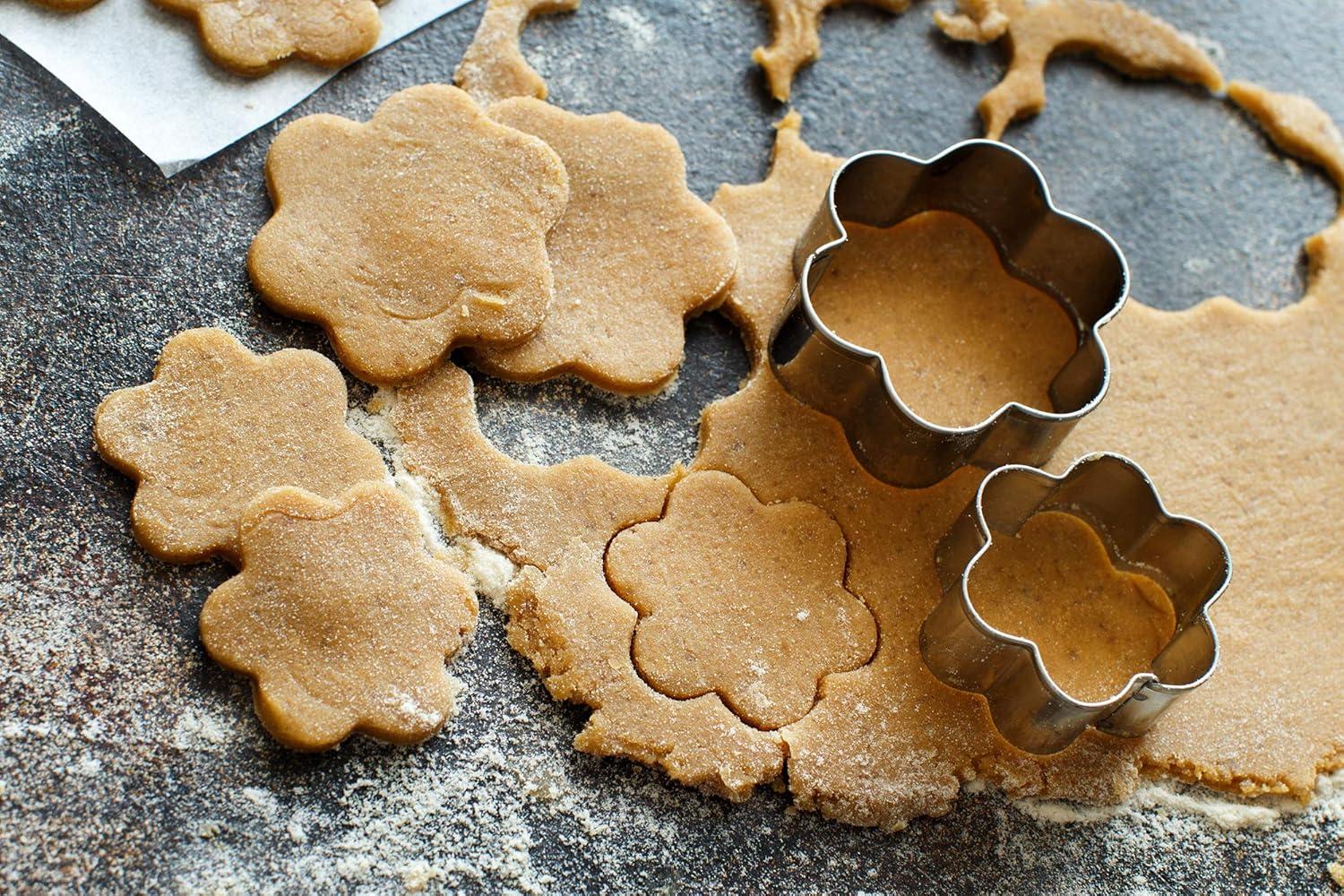 Stainless Steel Flower Cookie Cutter Set with Storage Tin