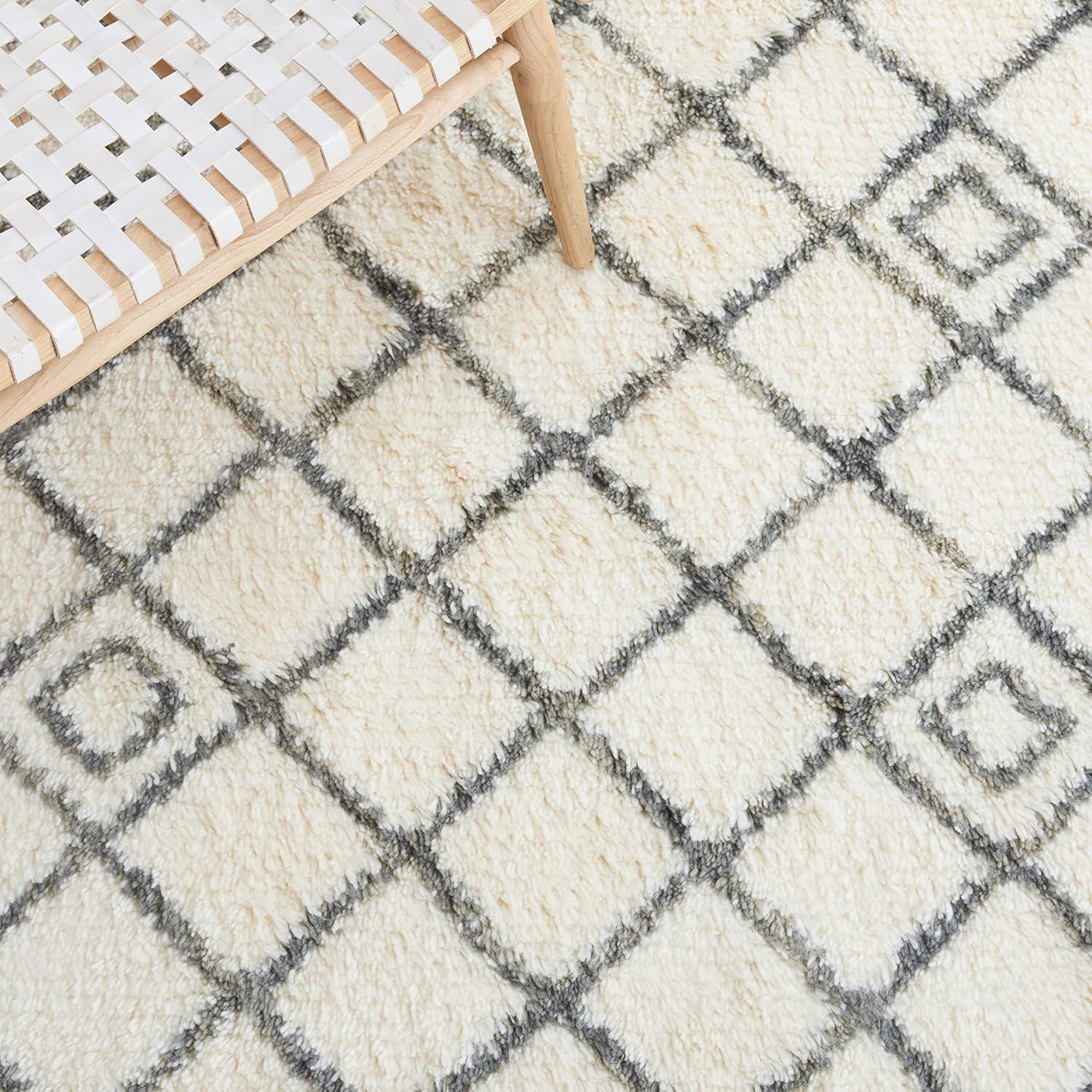 Ivory and Green Hand-Tufted Wool Shag Rug, 8' x 10'