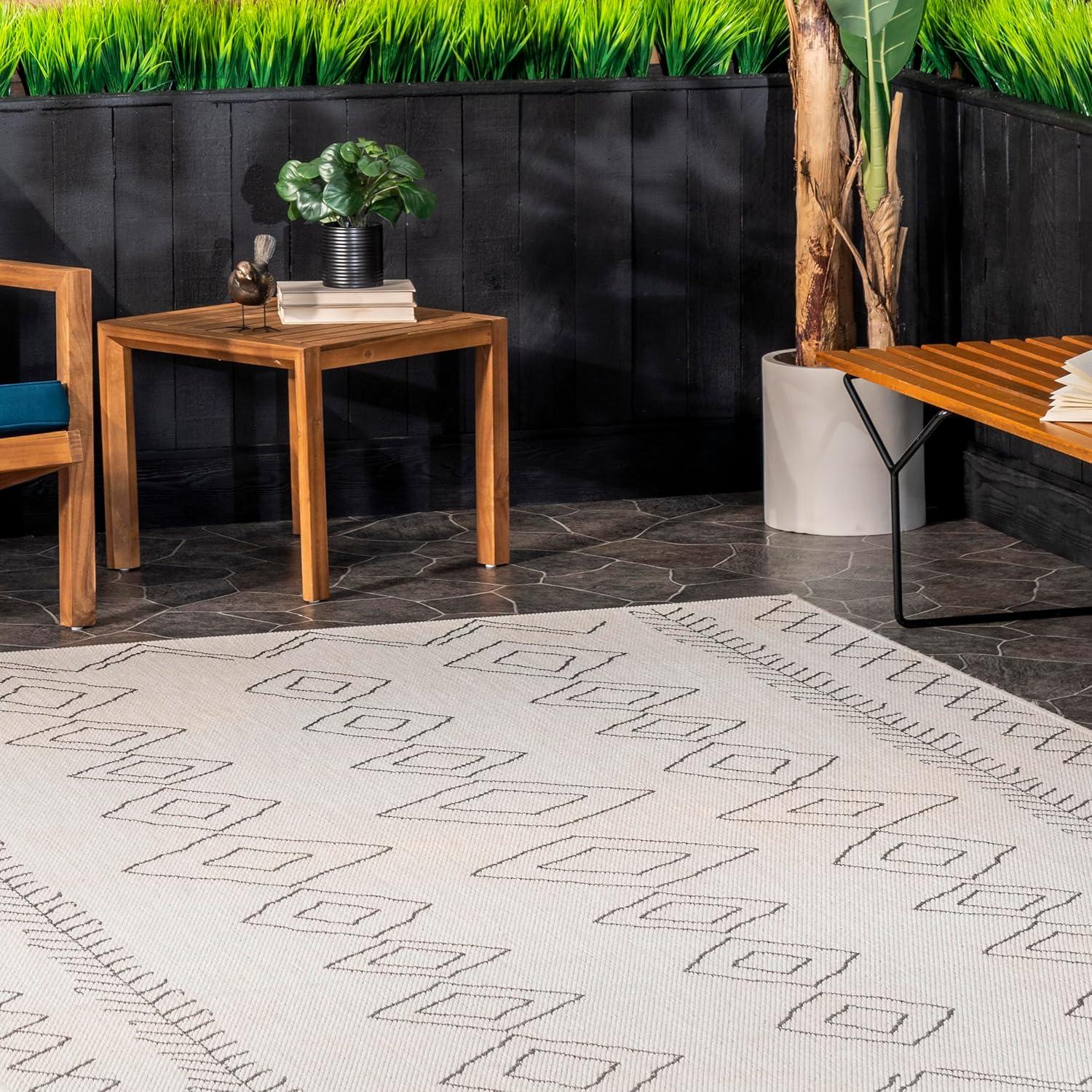 Ezri Diamond Indoor/Outdoor Area Rug for Living Room Patio Deck Front Porch Kitchen, Ivory/Dark Grey