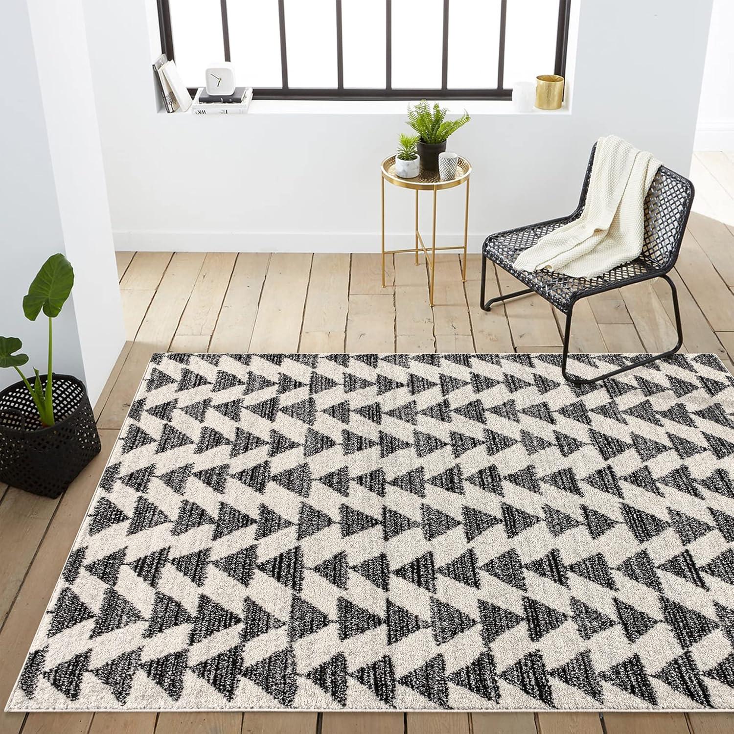 5'x8' Aisha Moroccan Triangle Geometric  Area Rug, Cream/Black - JONATHAN Y