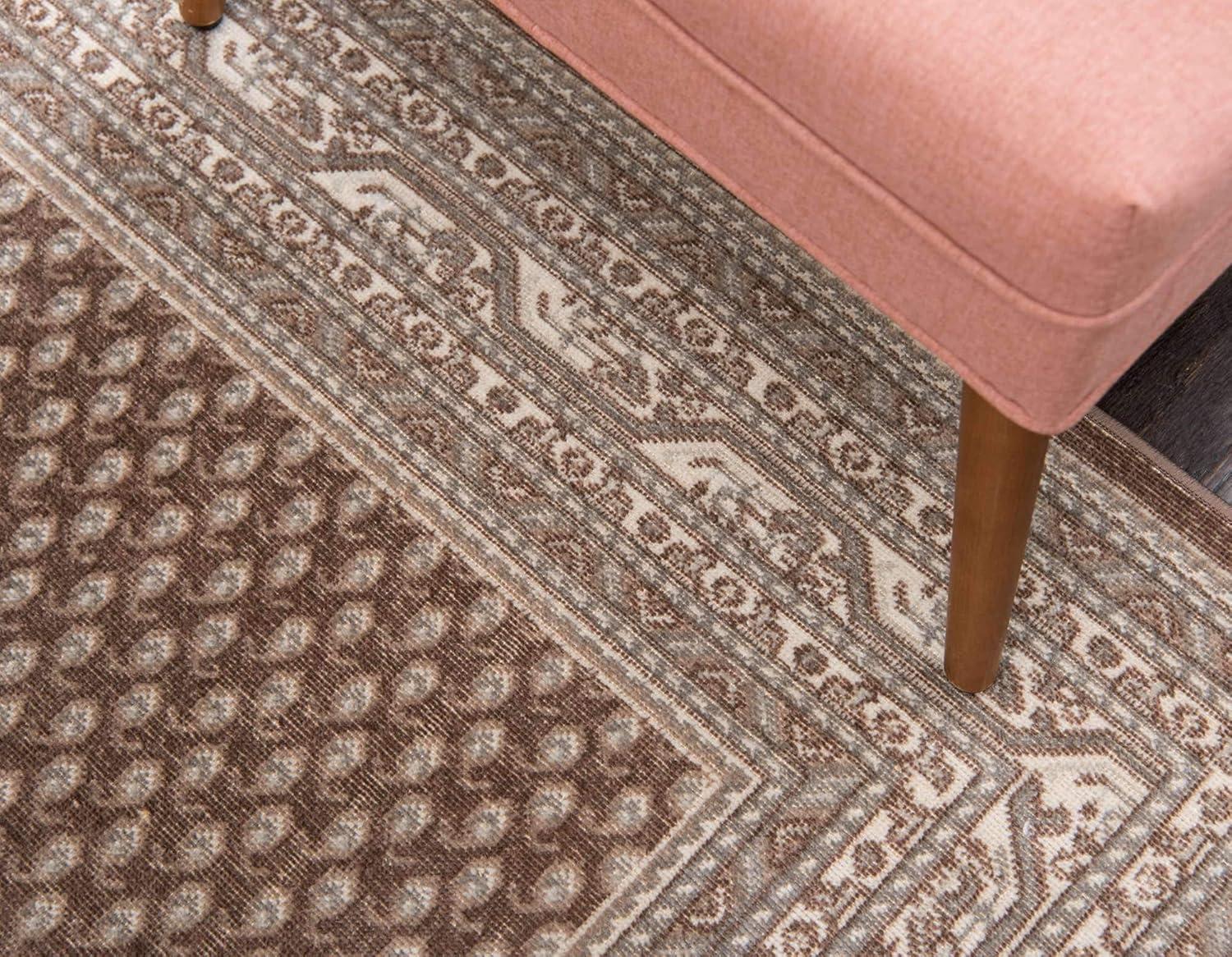 Williamsburg Allover Brown 4' 0 x 6' 0 Area Rug