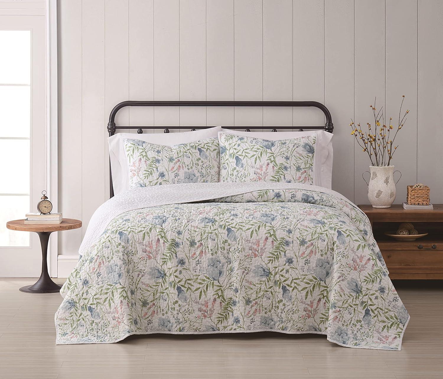 Field Blue and Green Floral Reversible Full Quilt Set