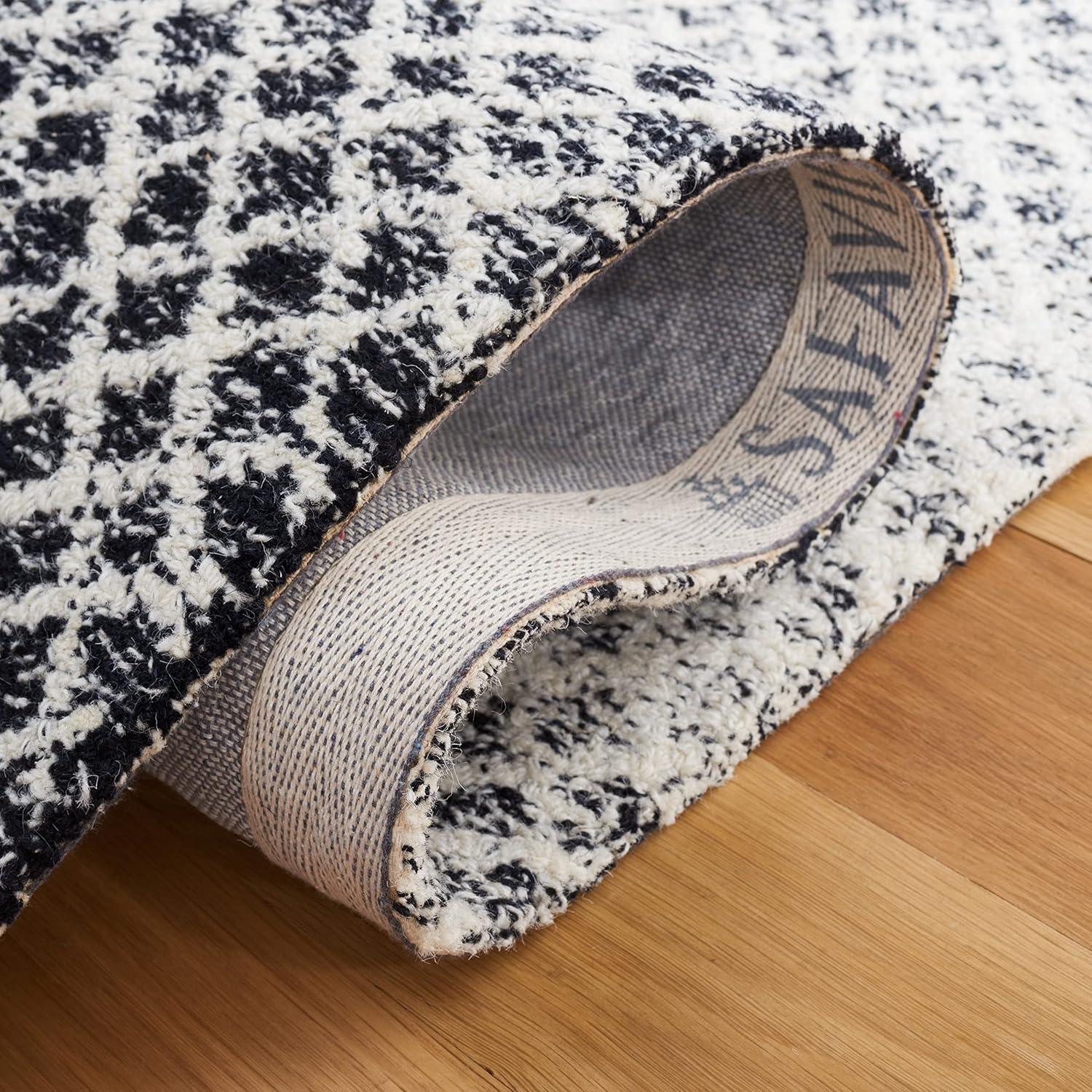 Micro-Loop MLP353 Hand Tufted Indoor Area Rug - Black/Ivory - 5'x5' - Safavieh