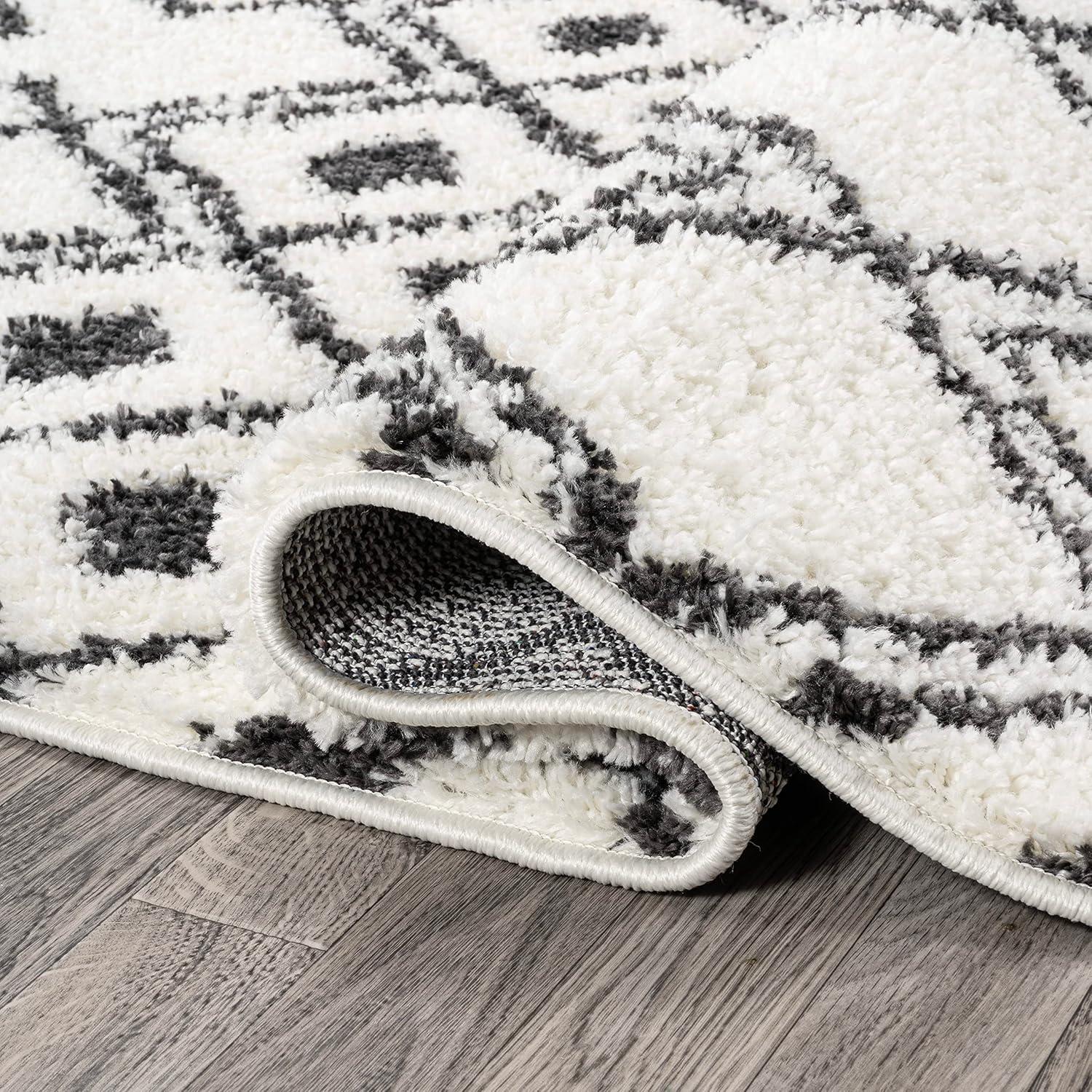 3'x5' Caimari Moroccan Diamond Shag Area Rug, White/Black - JONATHAN Y