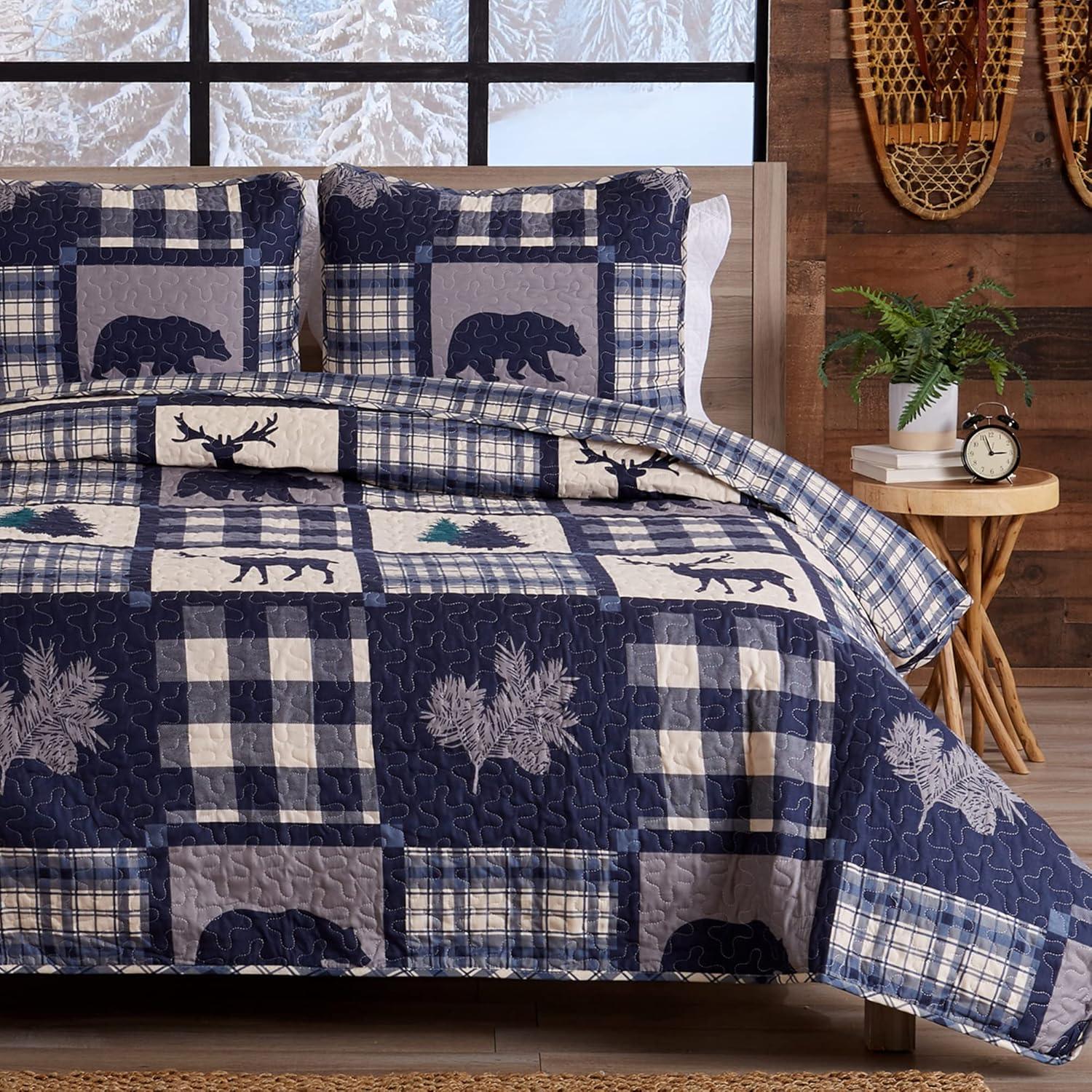 Great Bay Home Rustic Lodge All-Season Reversible Quilt Set With Shams (Full / Queen, Navy / Grey)