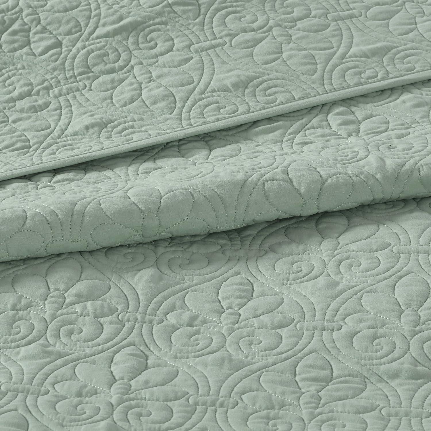 Madison Park Quebec Reversible Quilt Set