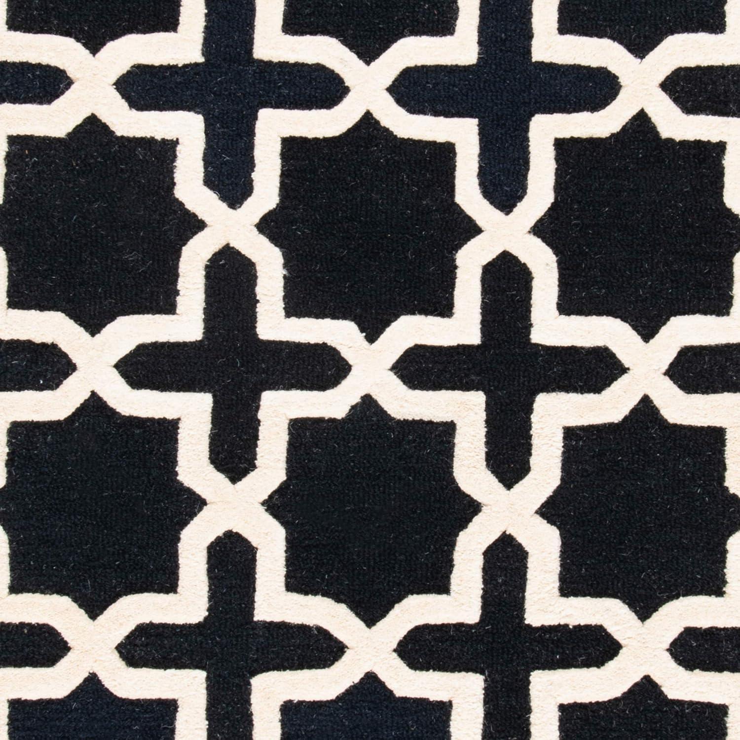 Cambridge CAM125 Tufted Indoor Area Rug - Black/Ivory - 4'x6' - Safavieh