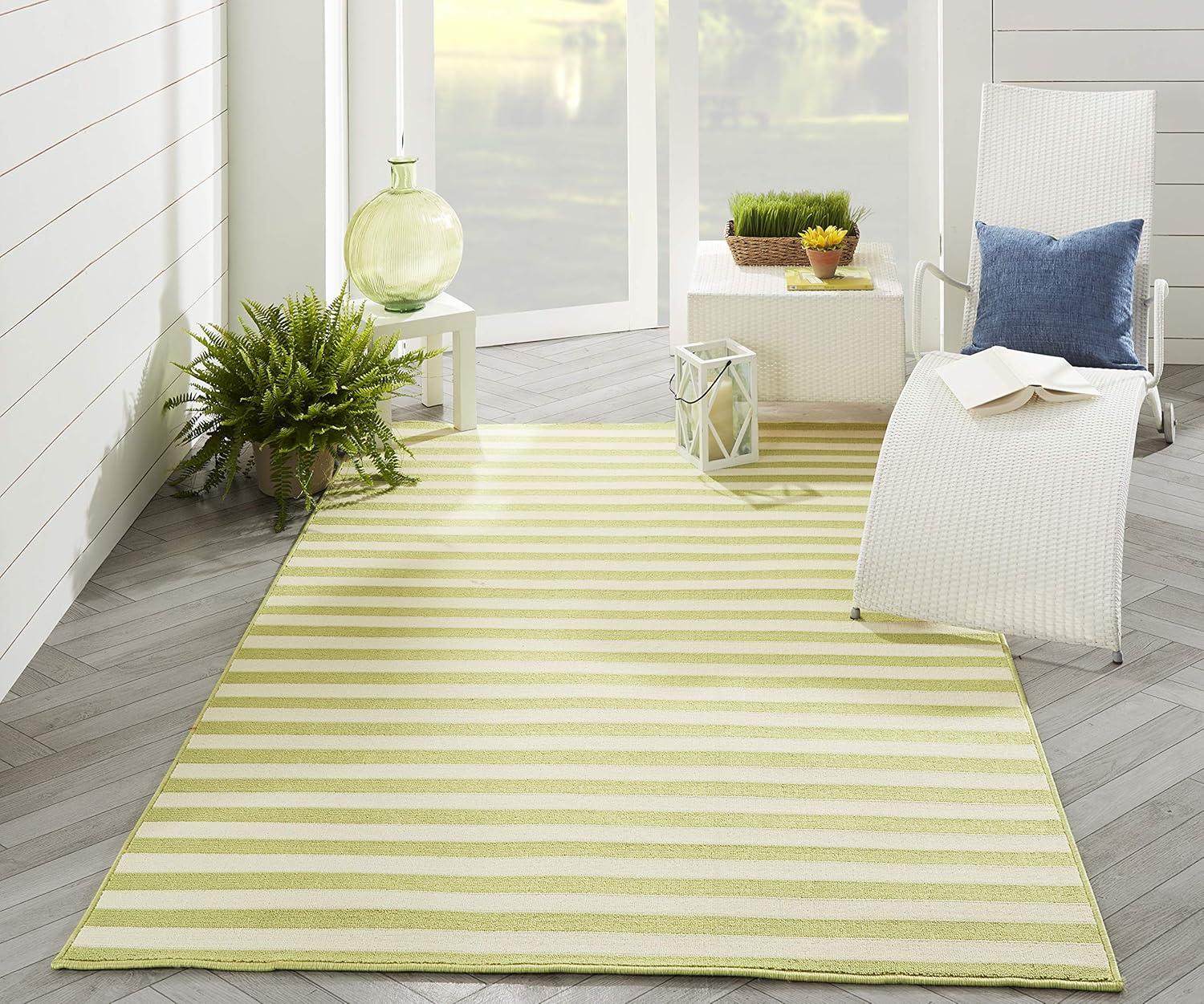 Momeni Baja 6'7" X 9'6" Transitional Rug in Green