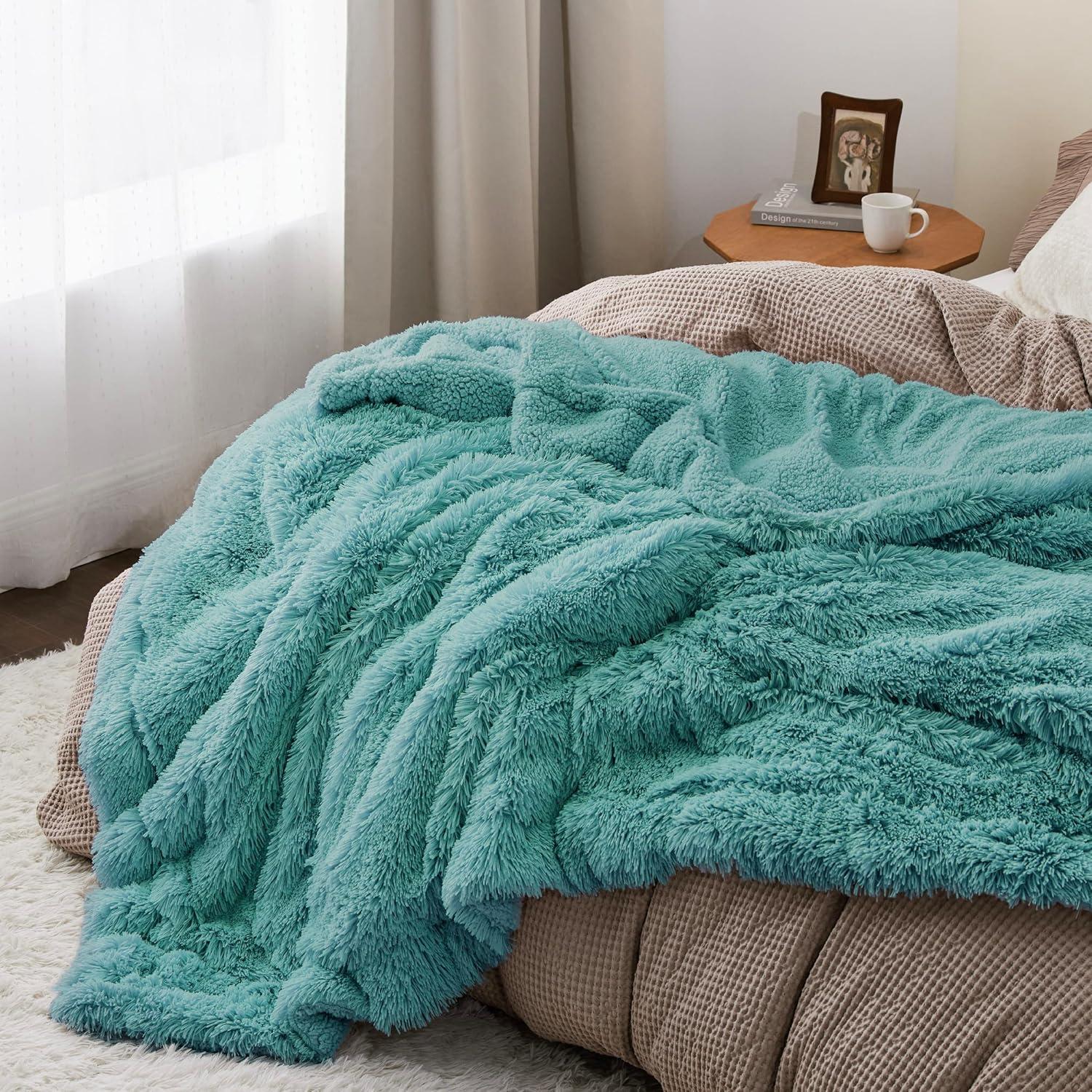 Bedsure Fluffy Green Blankets Queen Size for Bed, Thick Sherpa Faux Fur Fleece Fuzzy Plush Winter Warm Heavy Soft Full Queen Blankets, Bedroom Decor Green Gifts Cozy Gifts for Women Men, 90x90