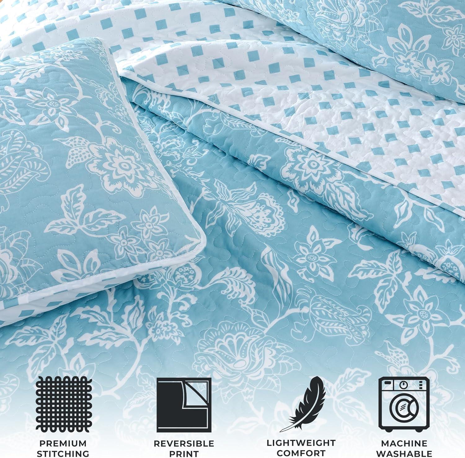 FreshFolds Dainty Floral Reversible Quilt Set with Shams