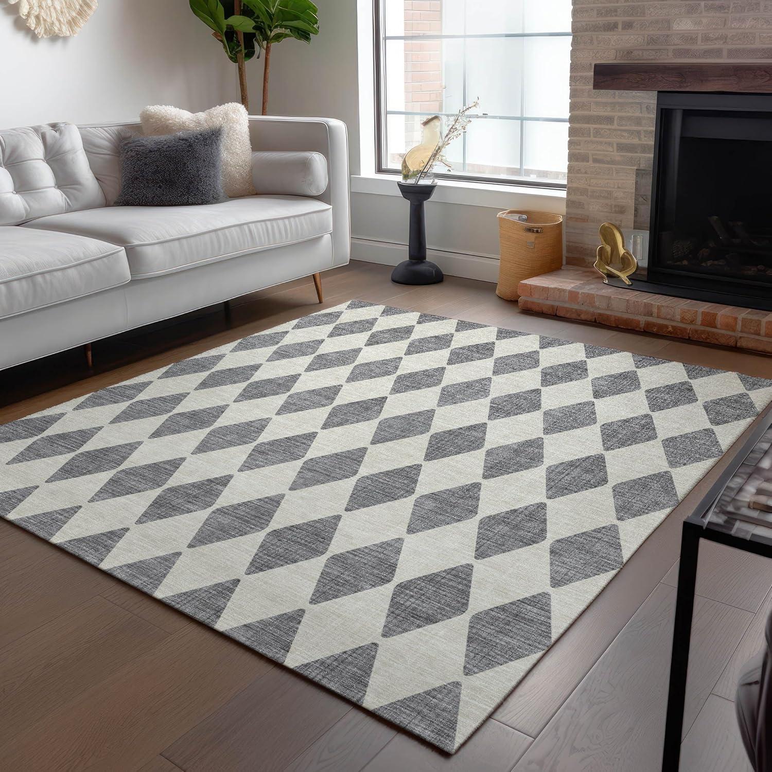 Gray Diamond Pattern Indoor Outdoor Area Rug 3' x 5'